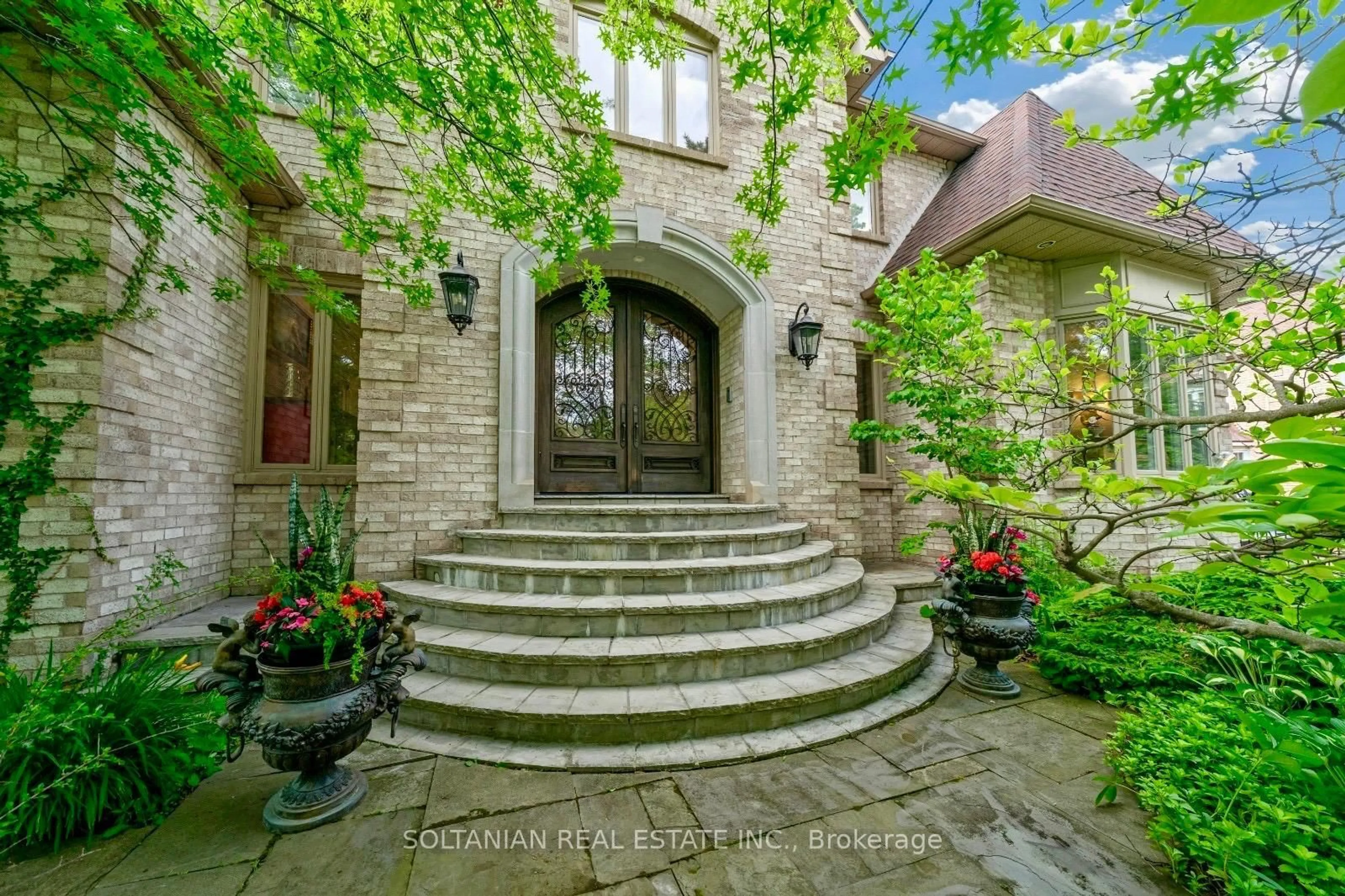 Indoor entryway for 6 Fairfield Pl, Markham Ontario L3T 7M7