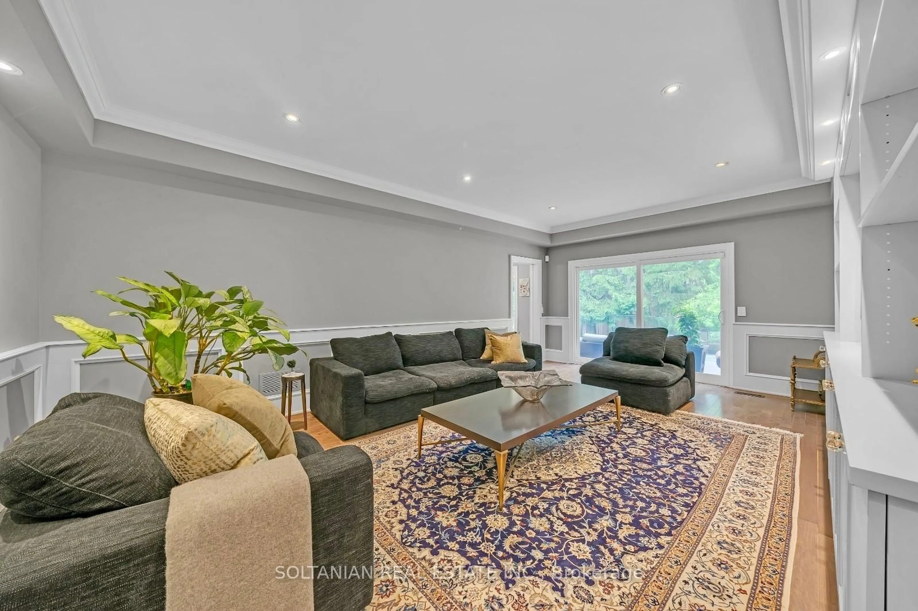 Living room with furniture, unknown for 6 Fairfield Pl, Markham Ontario L3T 7M7