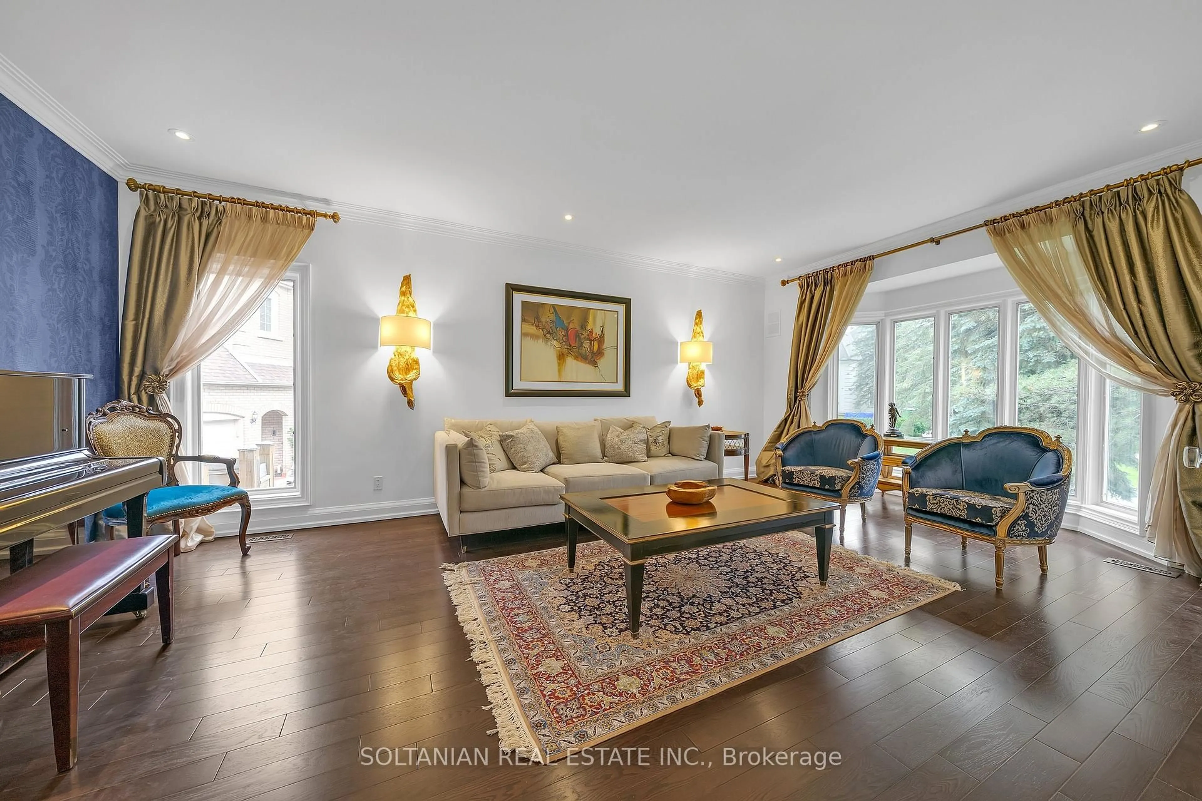 Living room with furniture, wood/laminate floor for 6 Fairfield Pl, Markham Ontario L3T 7M7