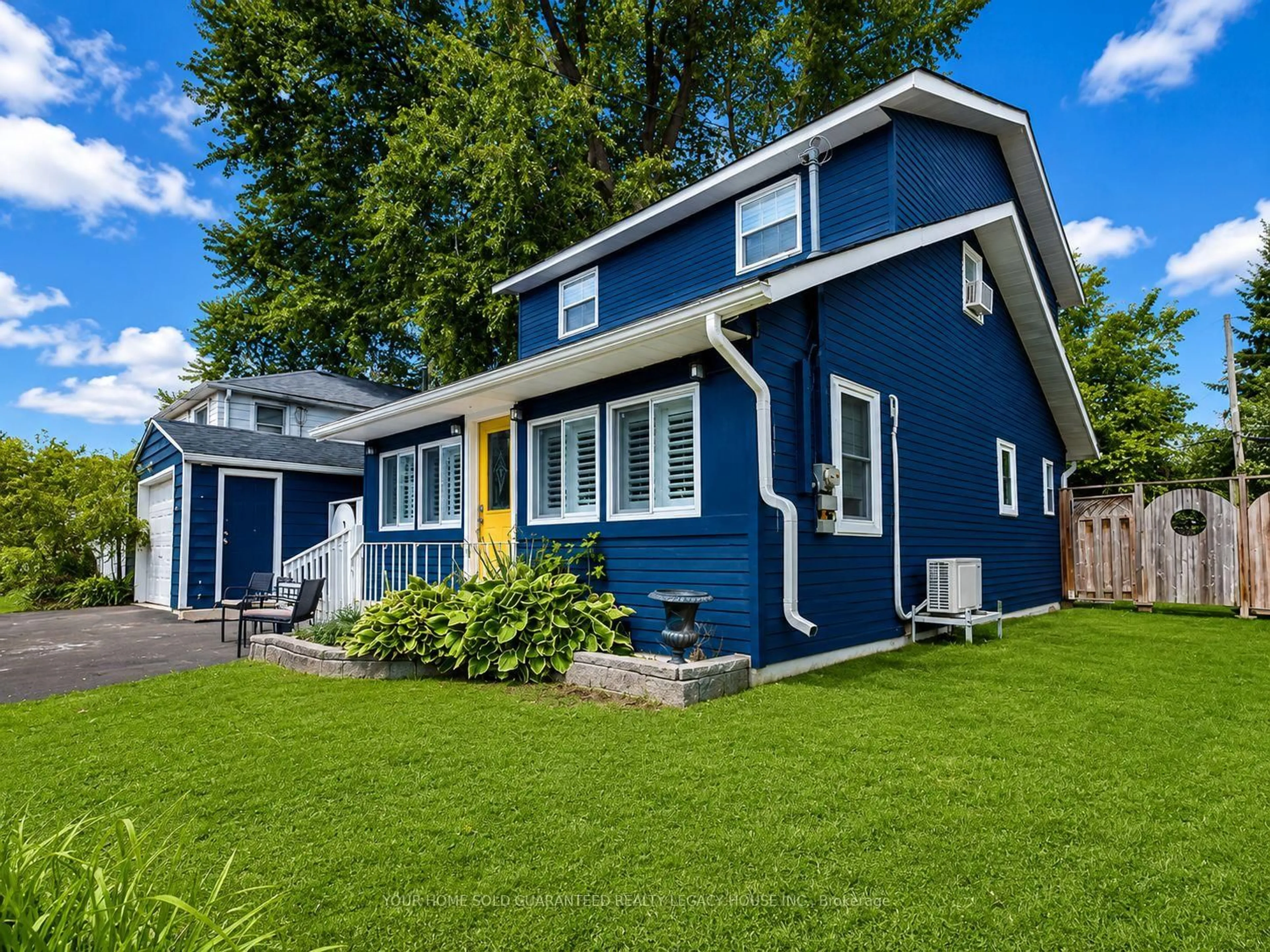 Home with vinyl exterior material, street for 254 Pine Beach Dr, Georgina Ontario L4P 2V5