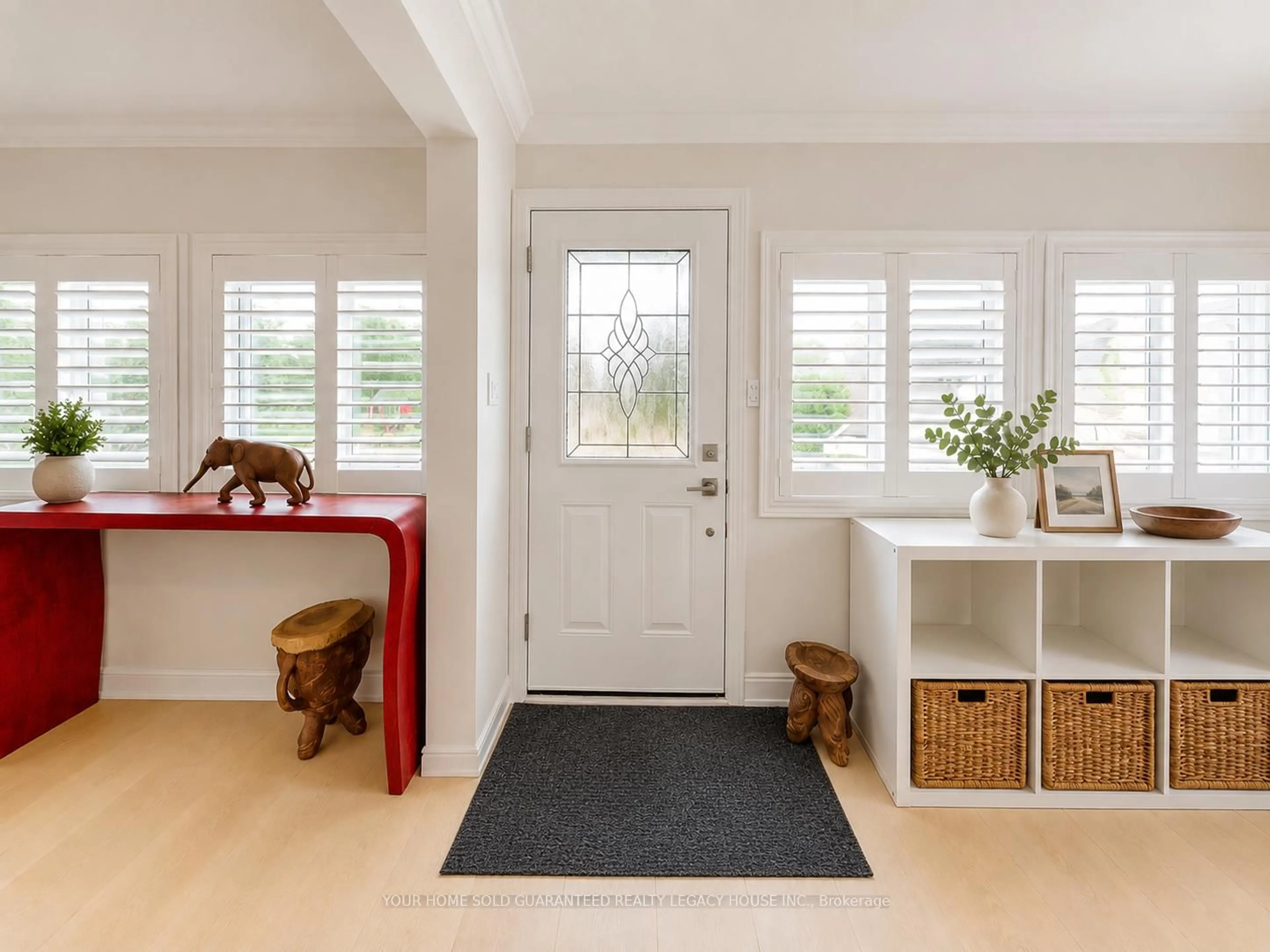 Indoor entryway for 254 Pine Beach Dr, Georgina Ontario L4P 2V5