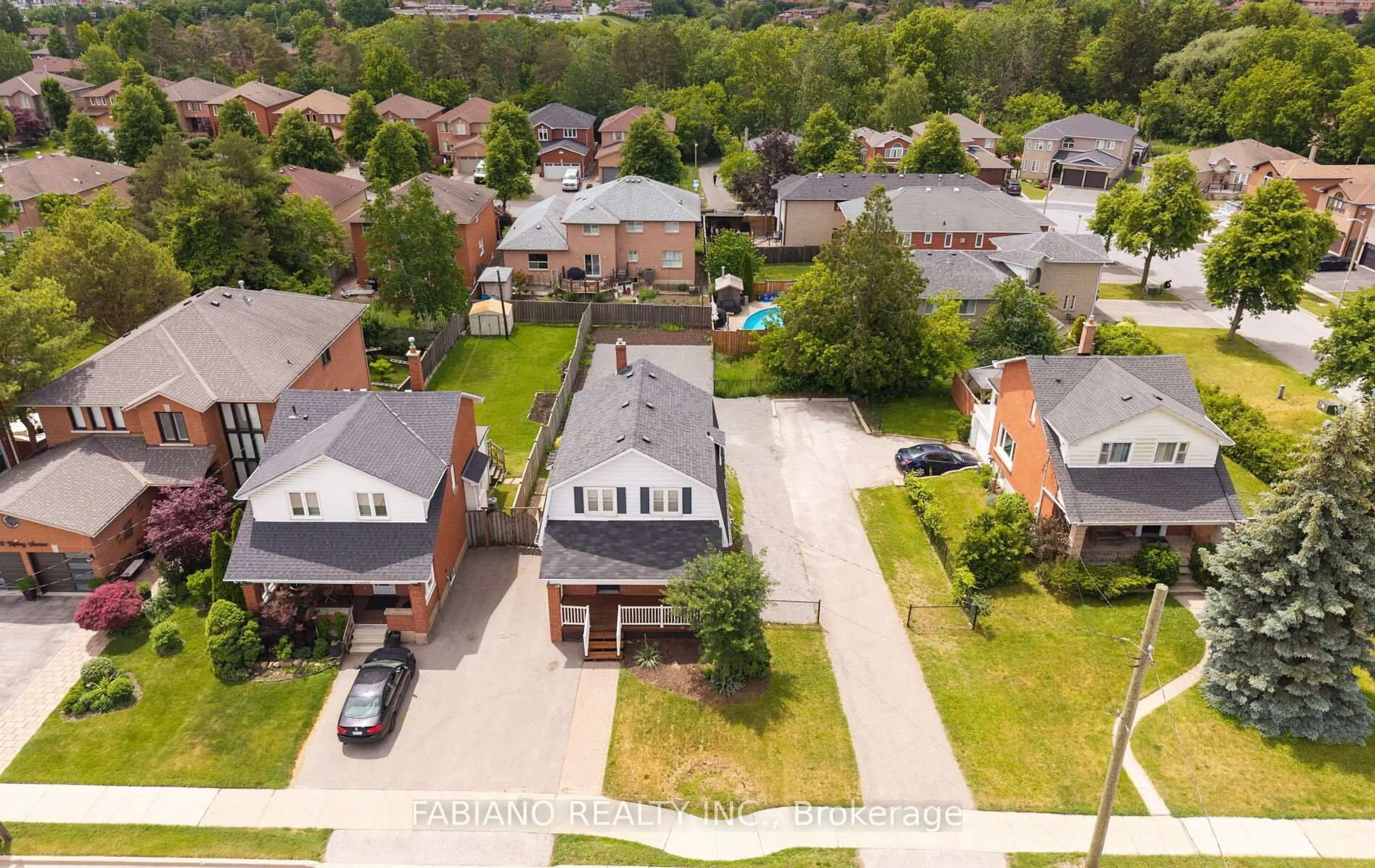 A pic from outside/outdoor area/front of a property/back of a property/a pic from drone, street for 7872 - 7876 Kipling Ave, Vaughan Ontario L4L 1Z5