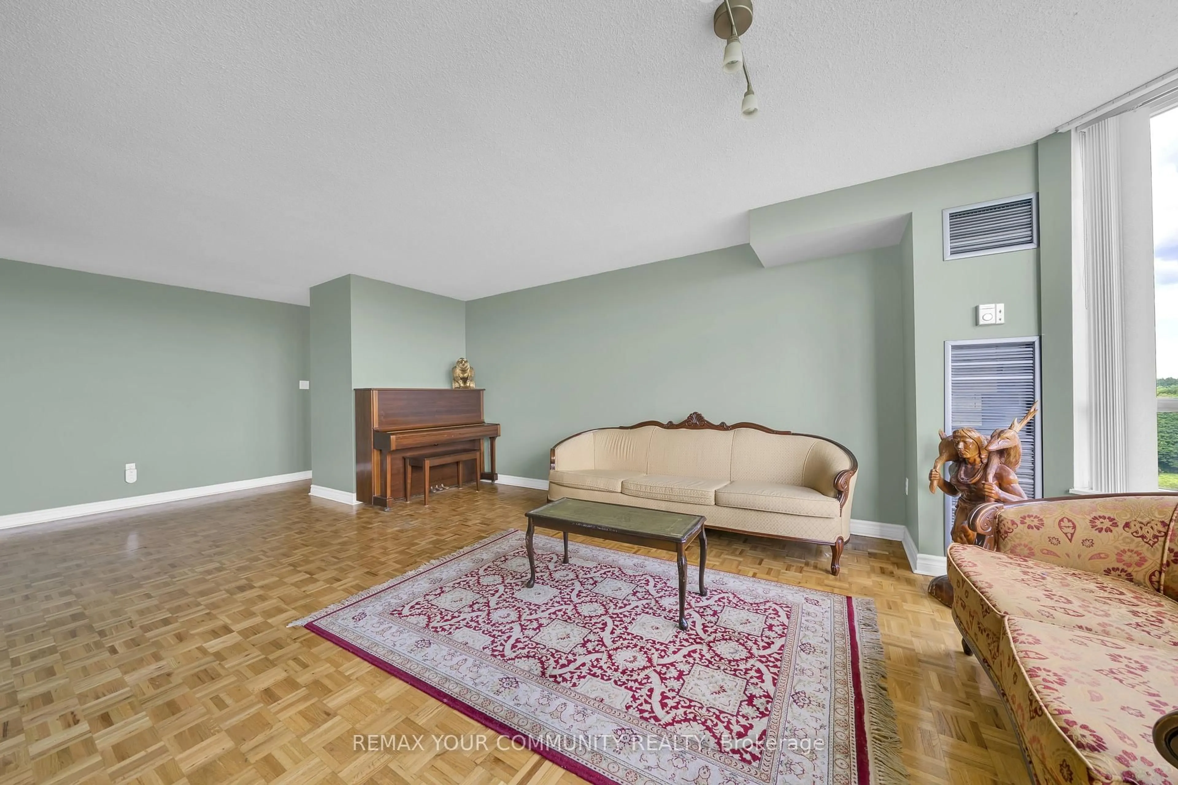 Living room with furniture, unknown for 175 Cedar Ave #913, Richmond Hill Ontario L4C 9V3