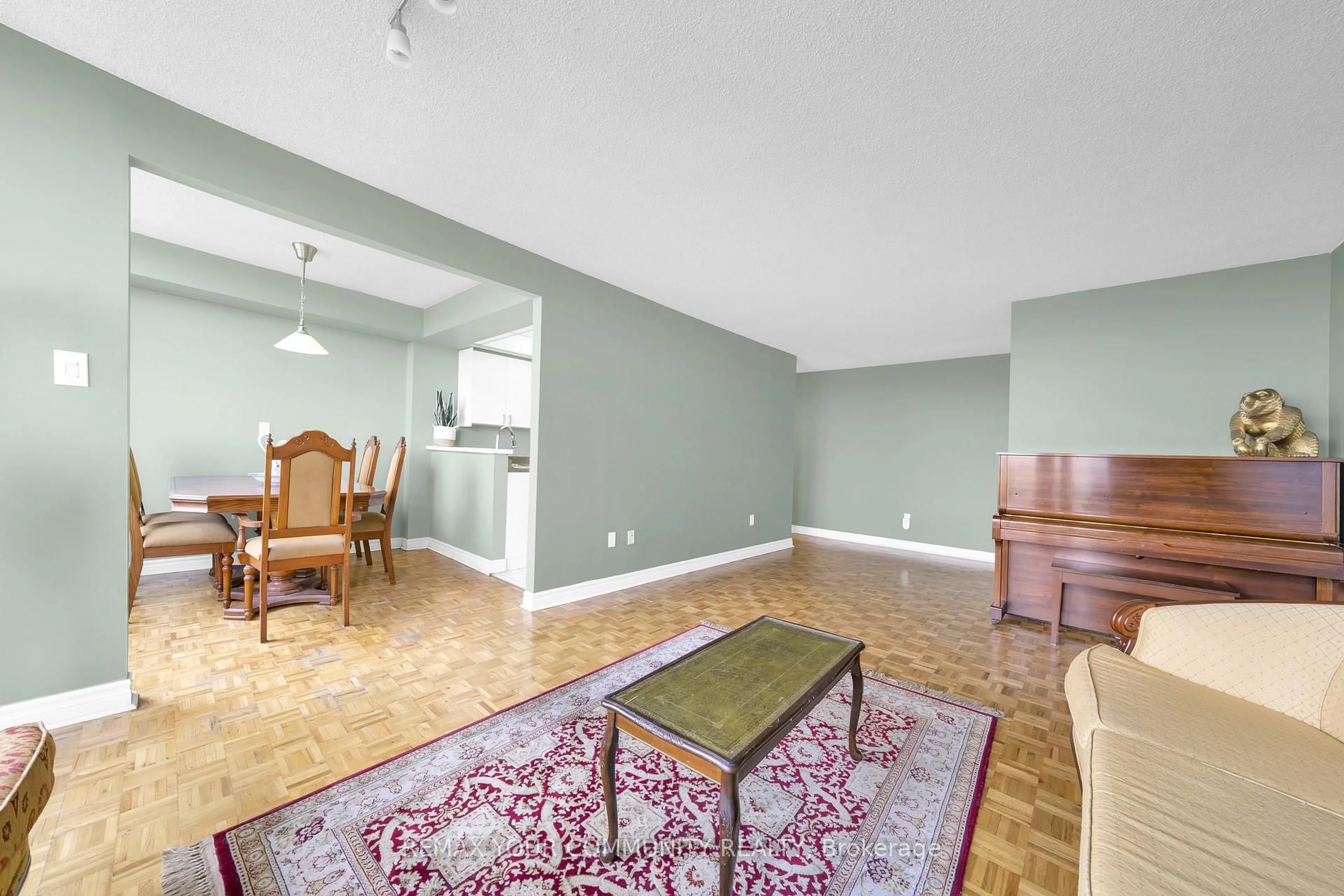Living room with furniture, unknown for 175 Cedar Ave #913, Richmond Hill Ontario L4C 9V3