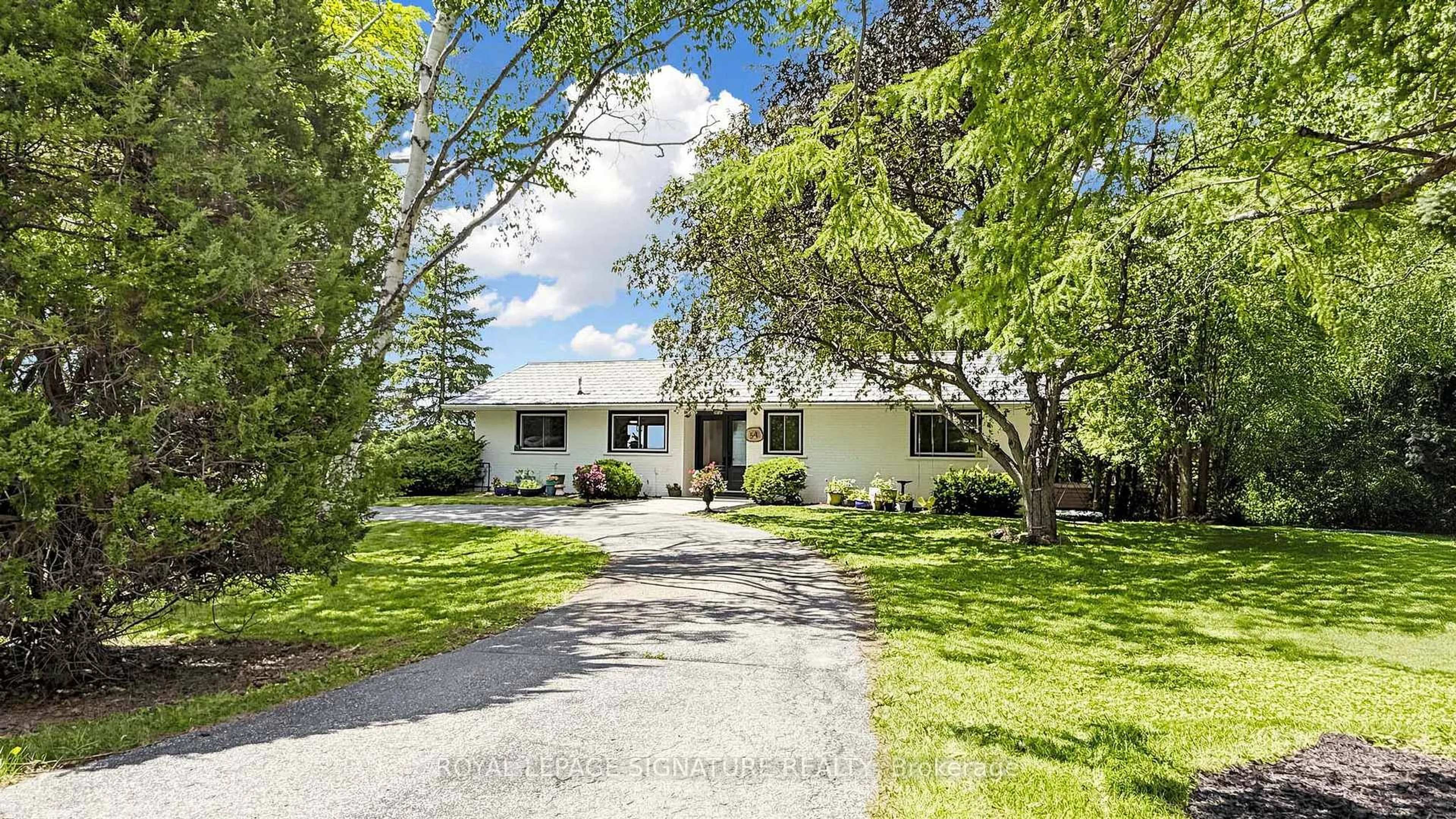 A pic from outside/outdoor area/front of a property/back of a property/a pic from drone, street for 54 Milne Lane, East Gwillimbury Ontario L0G 1R0