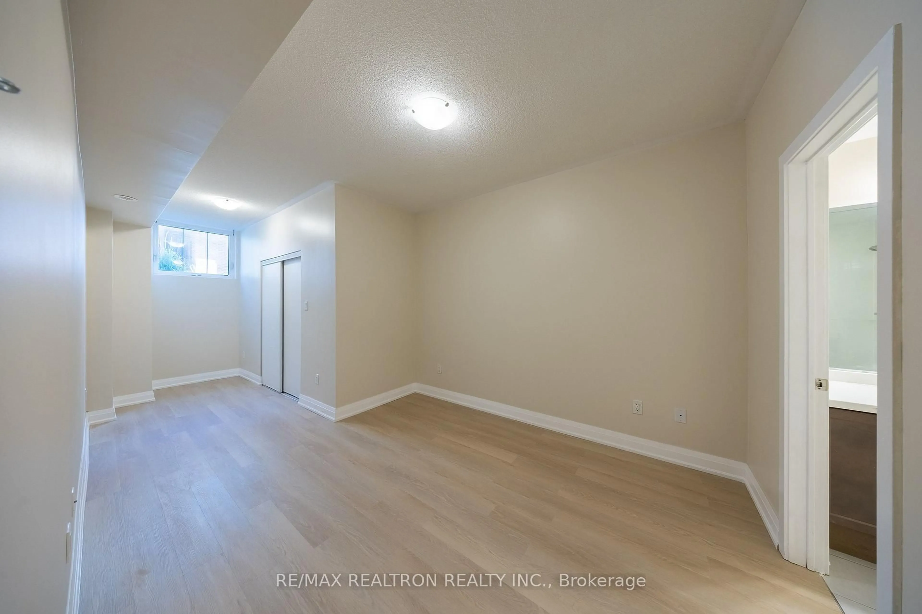 A pic of a room for 6 Whitaker Way #157, Whitchurch-Stouffville Ontario L4A 4T4