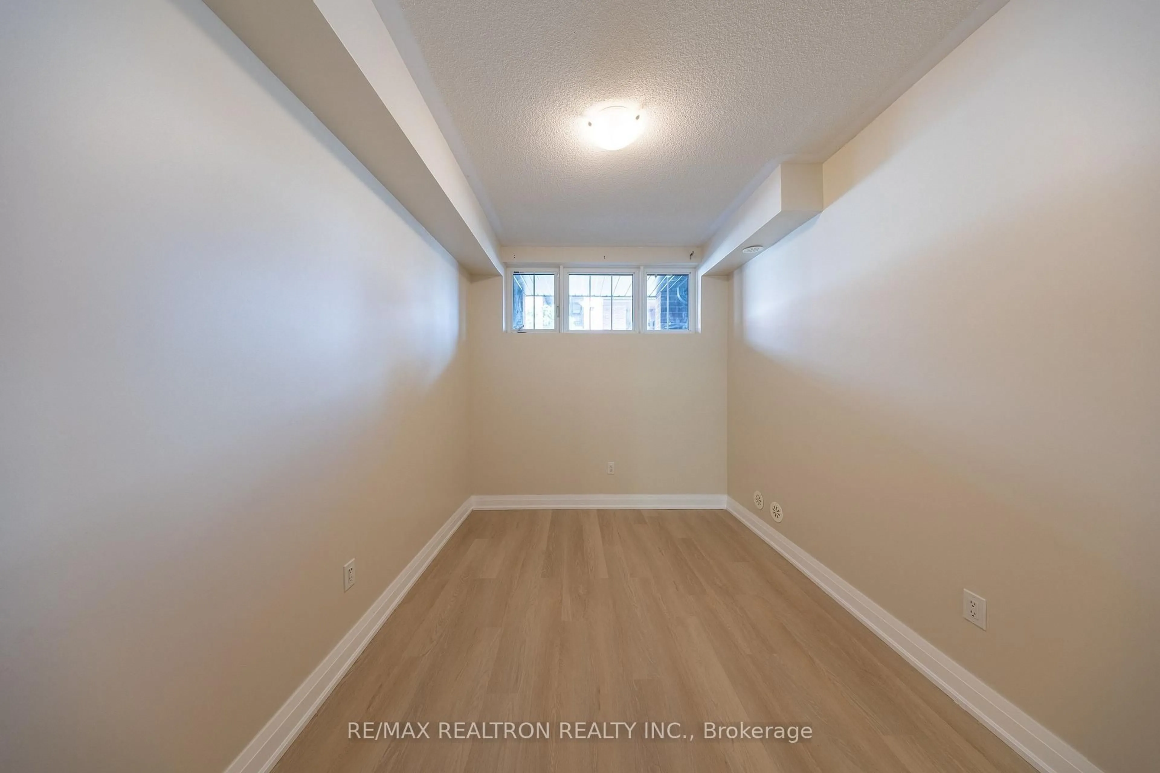 A pic of a room for 6 Whitaker Way #157, Whitchurch-Stouffville Ontario L4A 4T4
