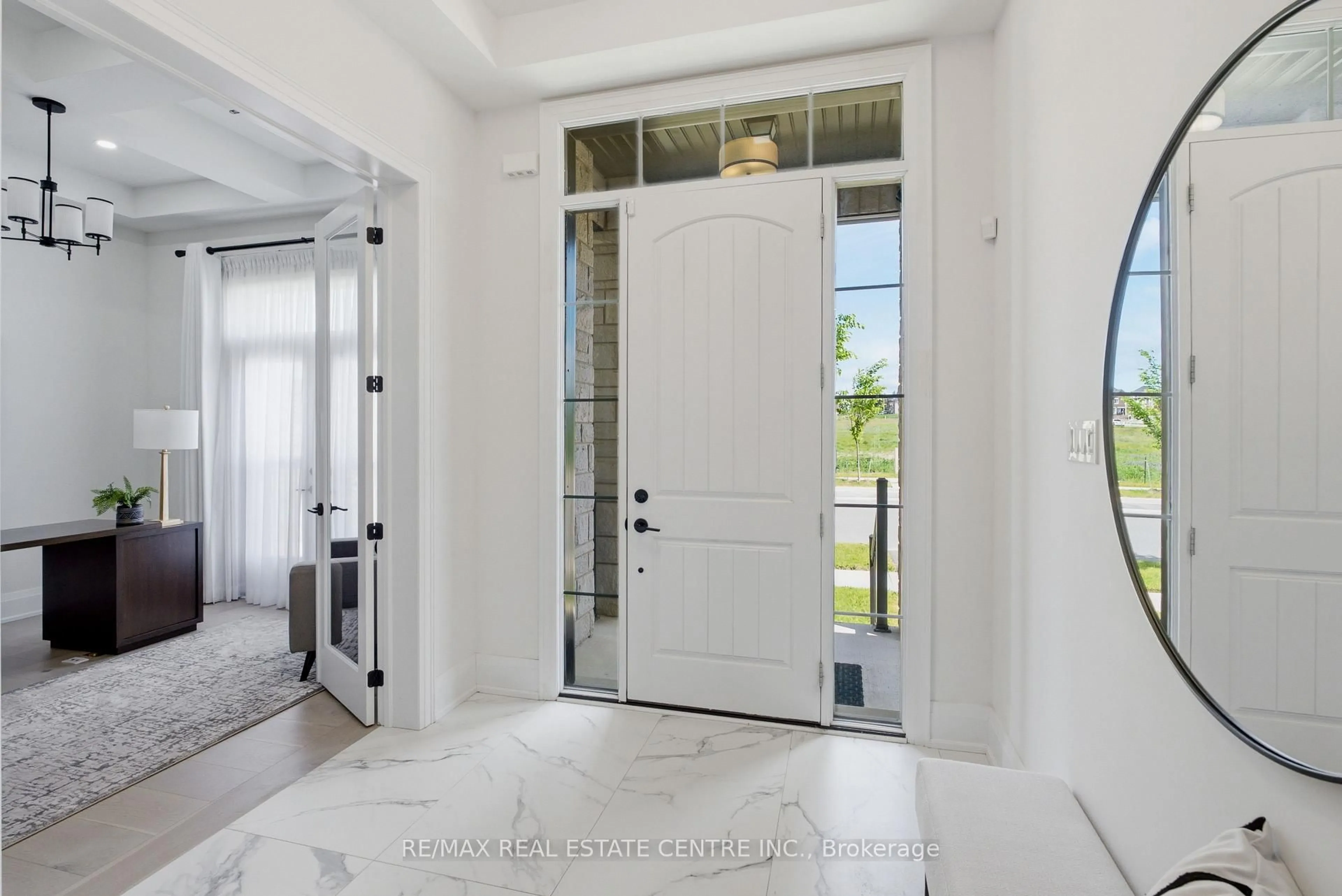 Indoor entryway for 145 Brant Dr, Vaughan Ontario L3L 0E8