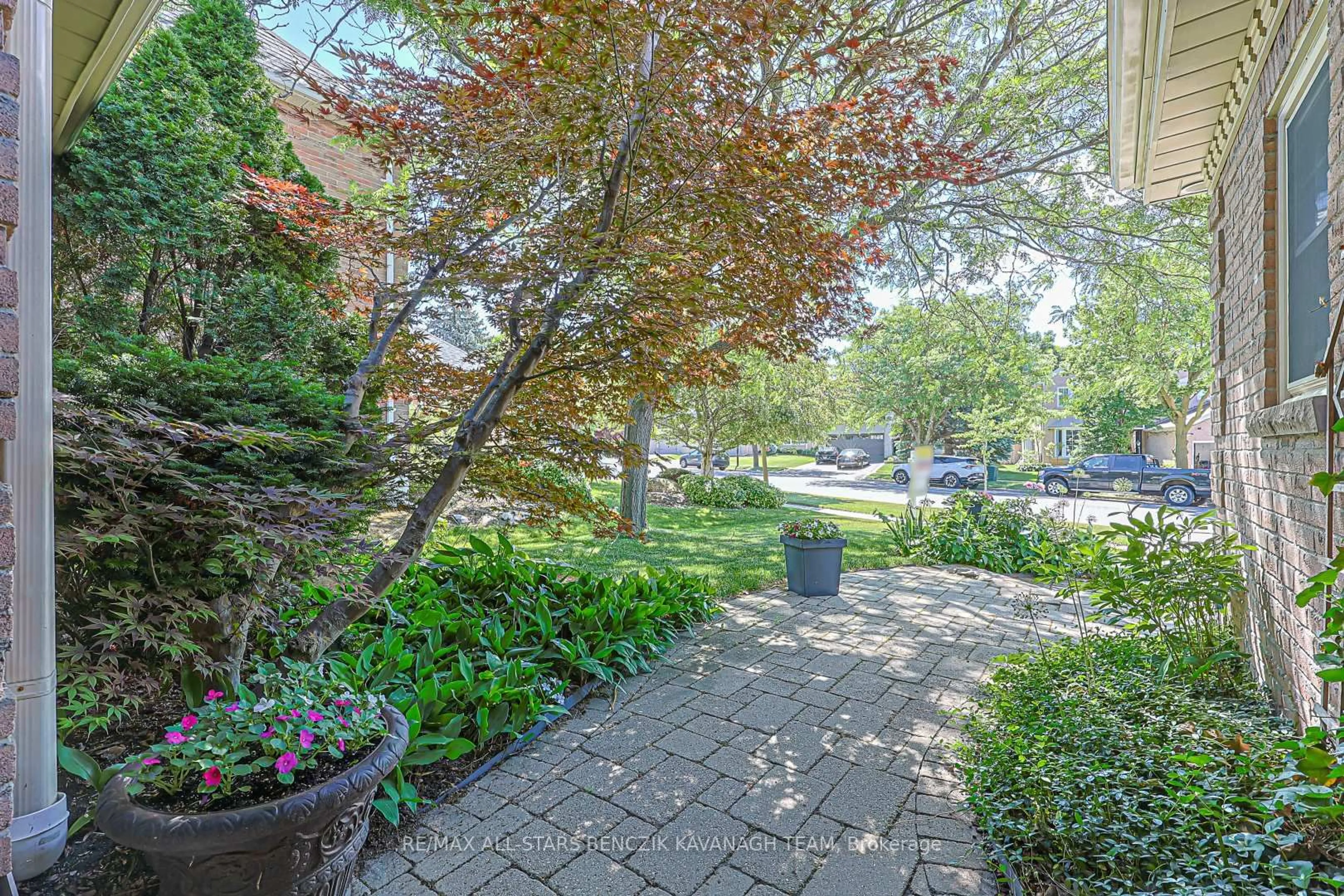 Patio, street for 116 Longwater Chse, Markham Ontario L3R 6C4