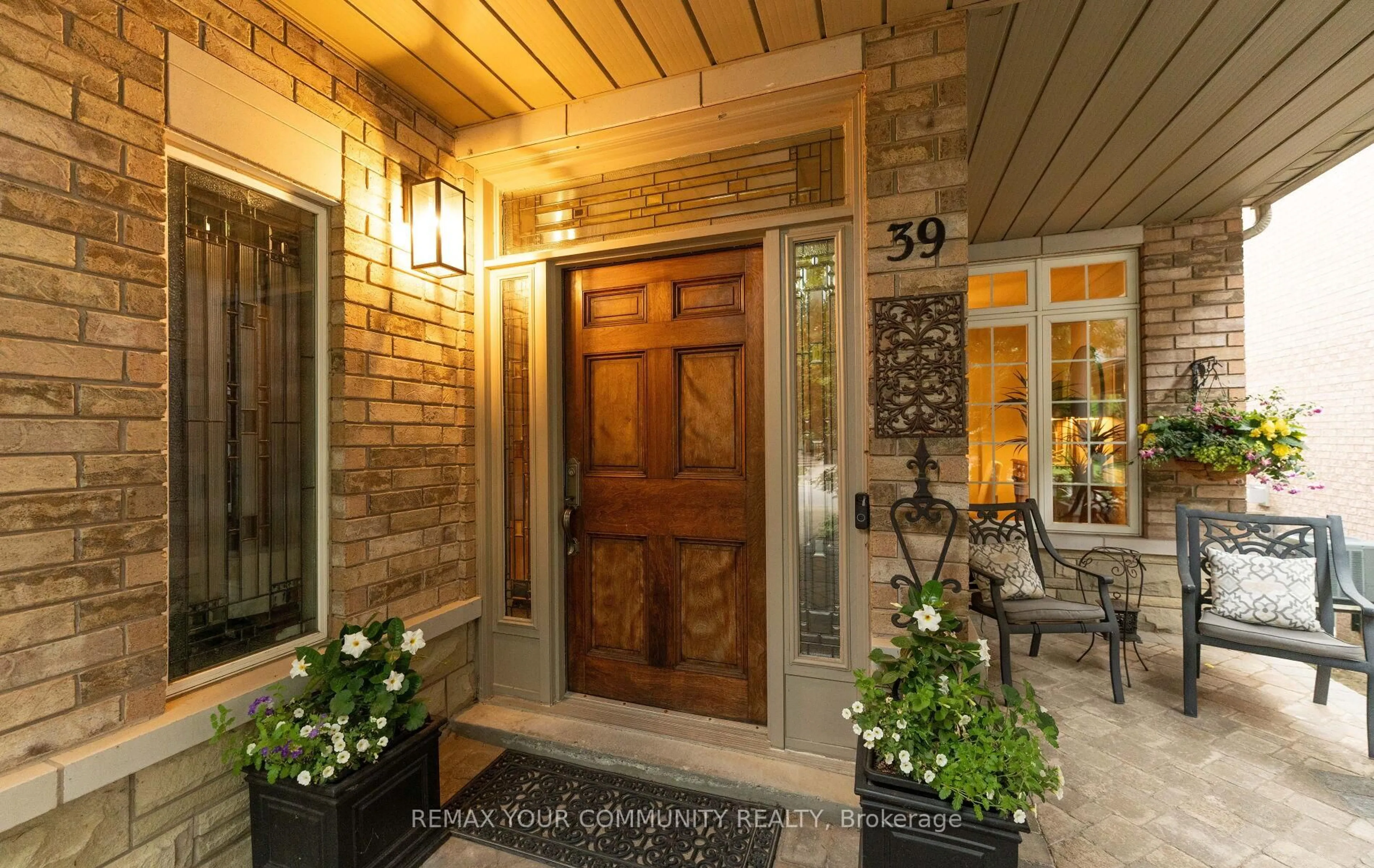 Indoor entryway for 39 Raintree Cres, Richmond Hill Ontario L4E 3T6