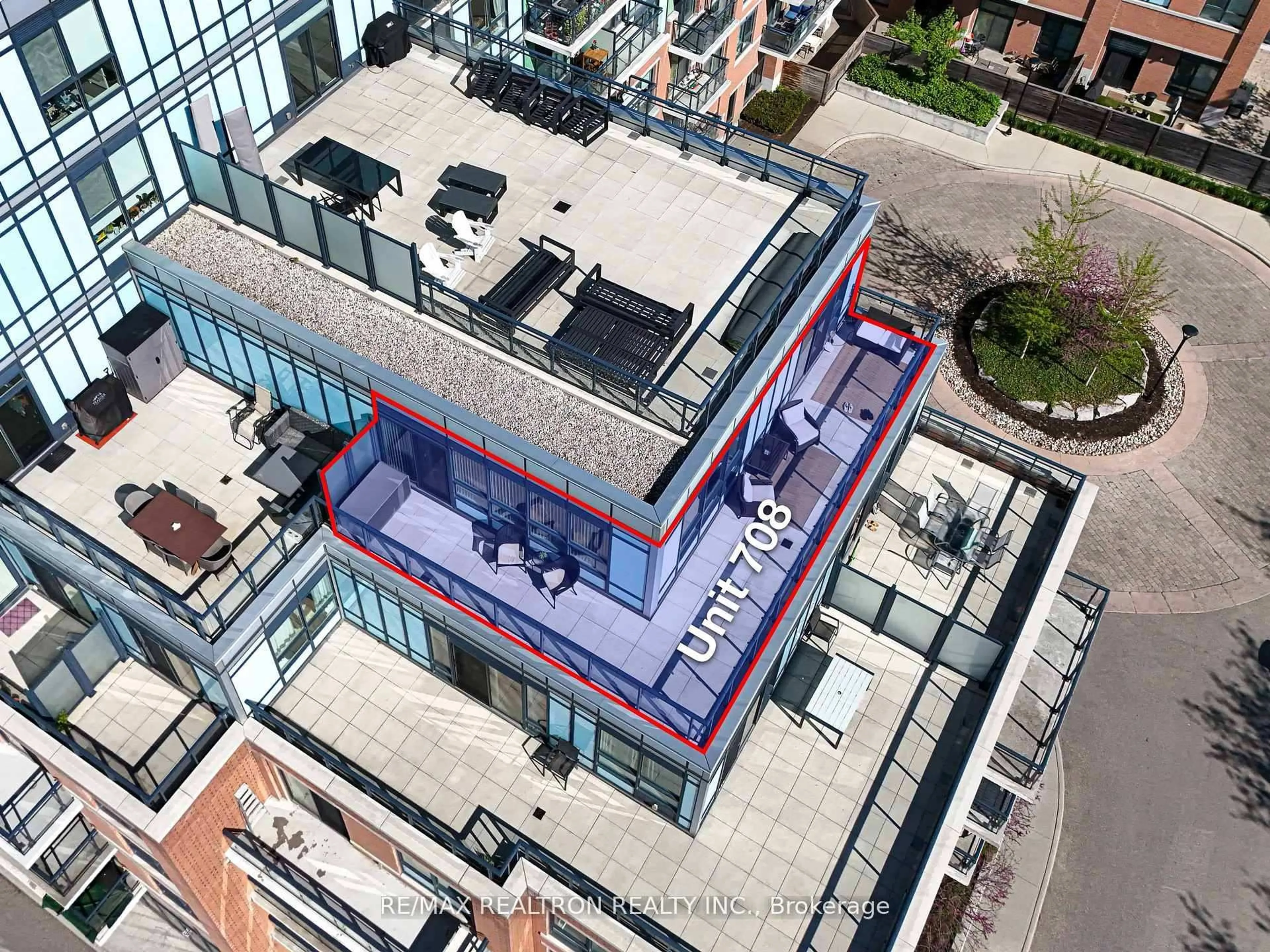 A pic from outside/outdoor area/front of a property/back of a property/a pic from drone, city buildings view from balcony for 11611 Yonge St #708, Richmond Hill Ontario L4E 1G2