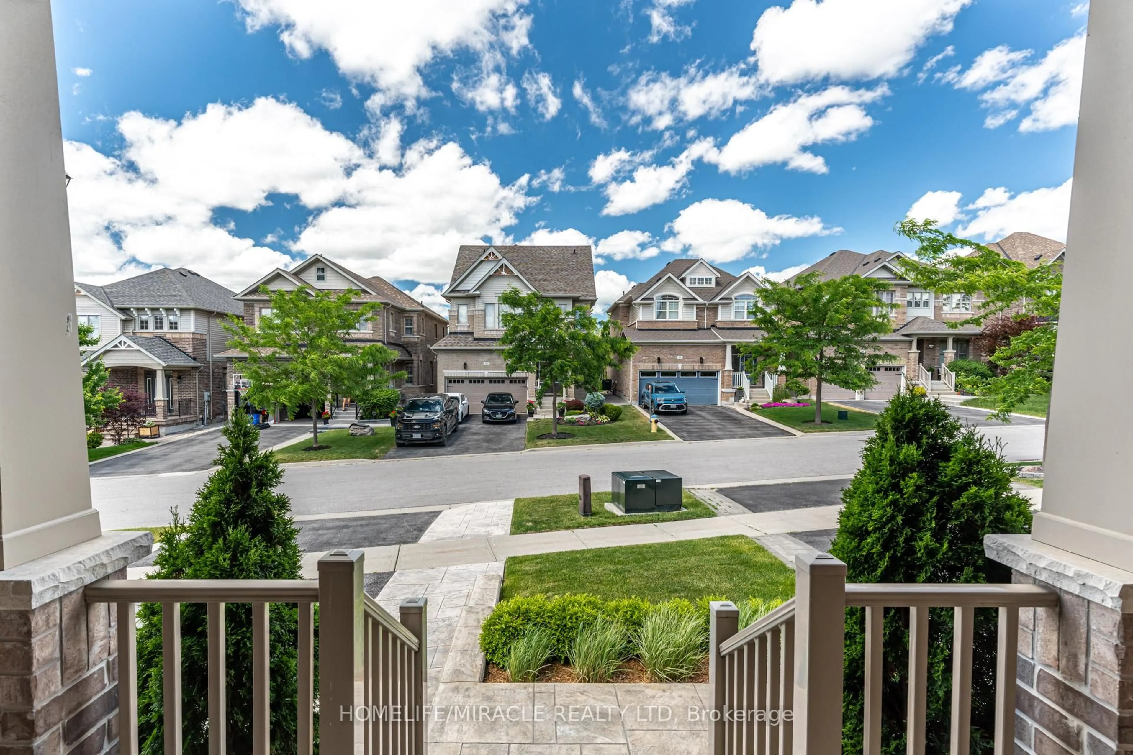 A pic from outside/outdoor area/front of a property/back of a property/a pic from drone, street for 45 Burke St, New Tecumseth Ontario L9R 0N7