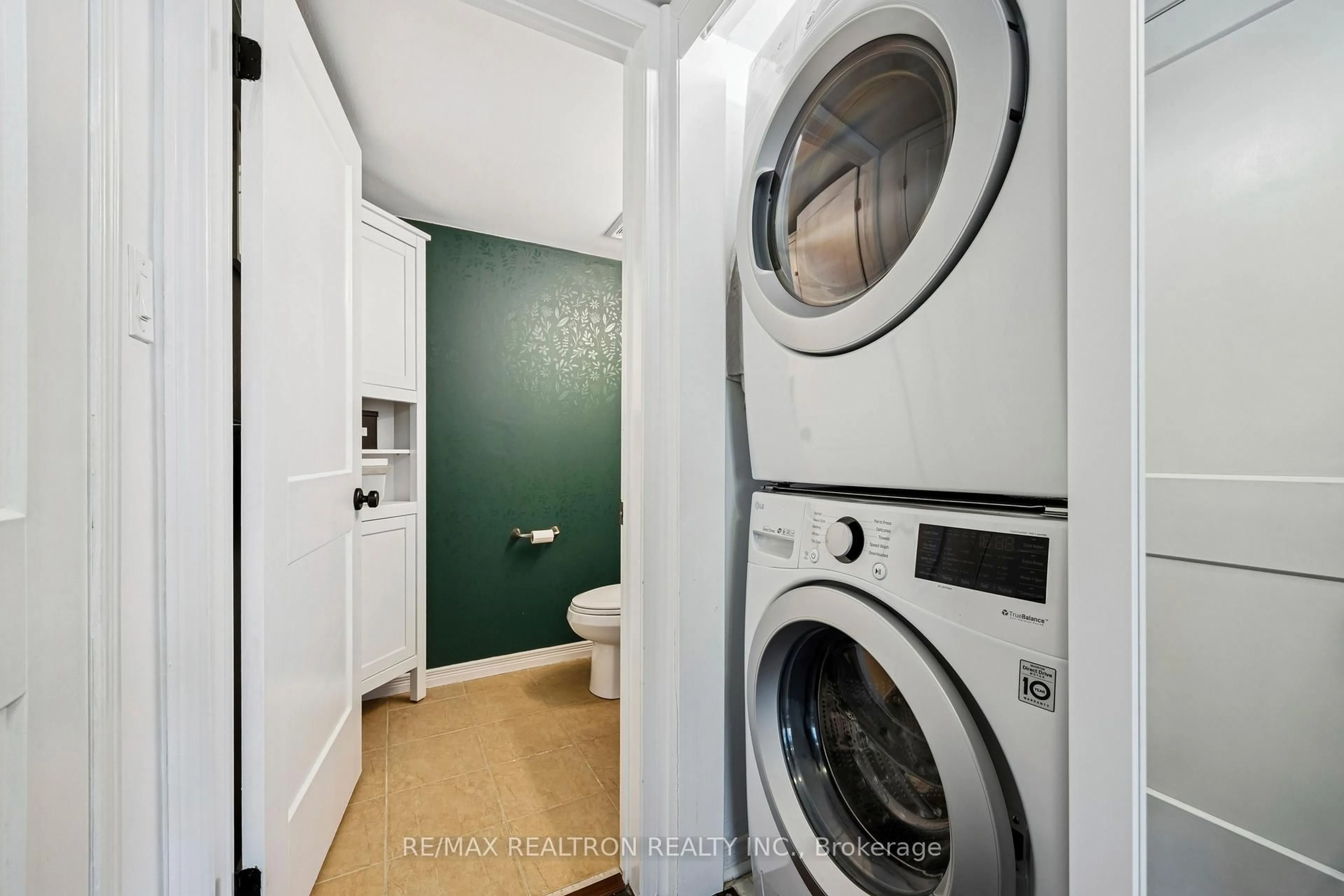 Laundry room for 75 Weldrick Rd #906, Richmond Hill Ontario L4C 0H9