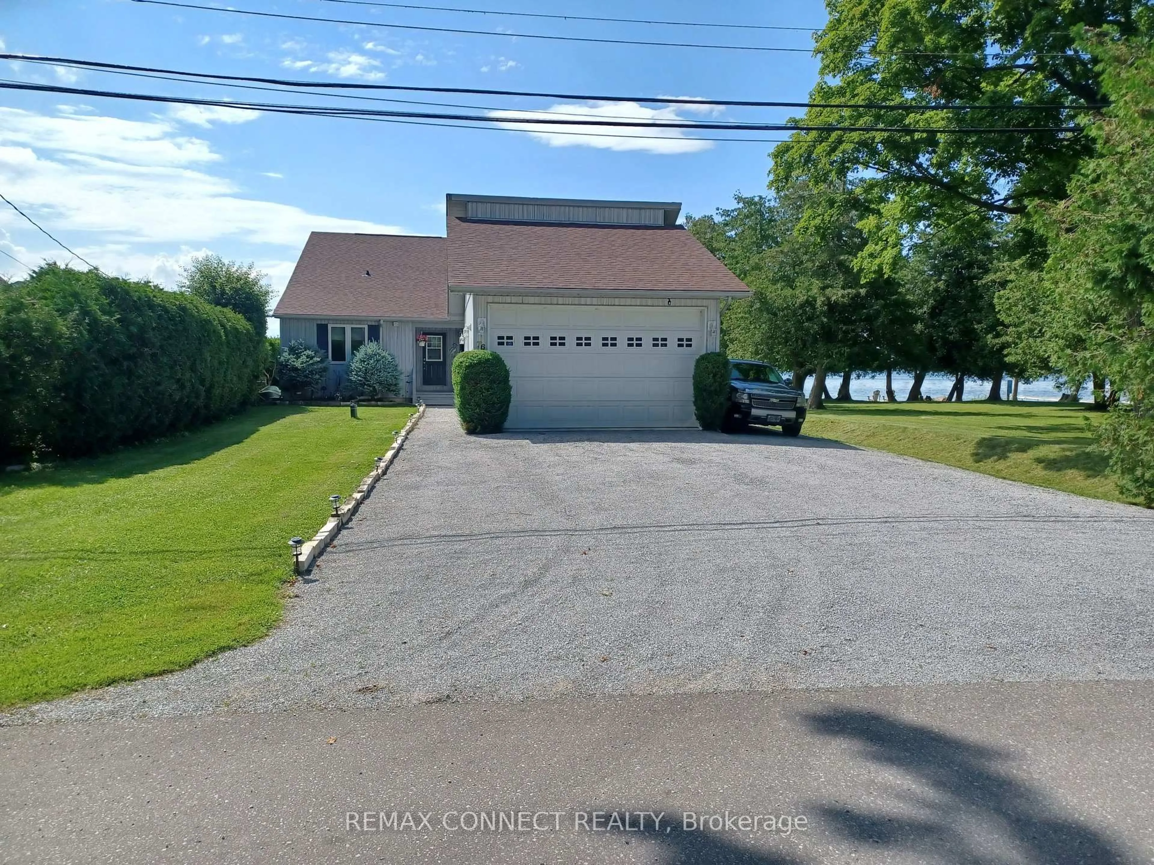 A pic from outside/outdoor area/front of a property/back of a property/a pic from drone, street for 76 Blue Heron Dr, Georgina Ontario L0E 1N0