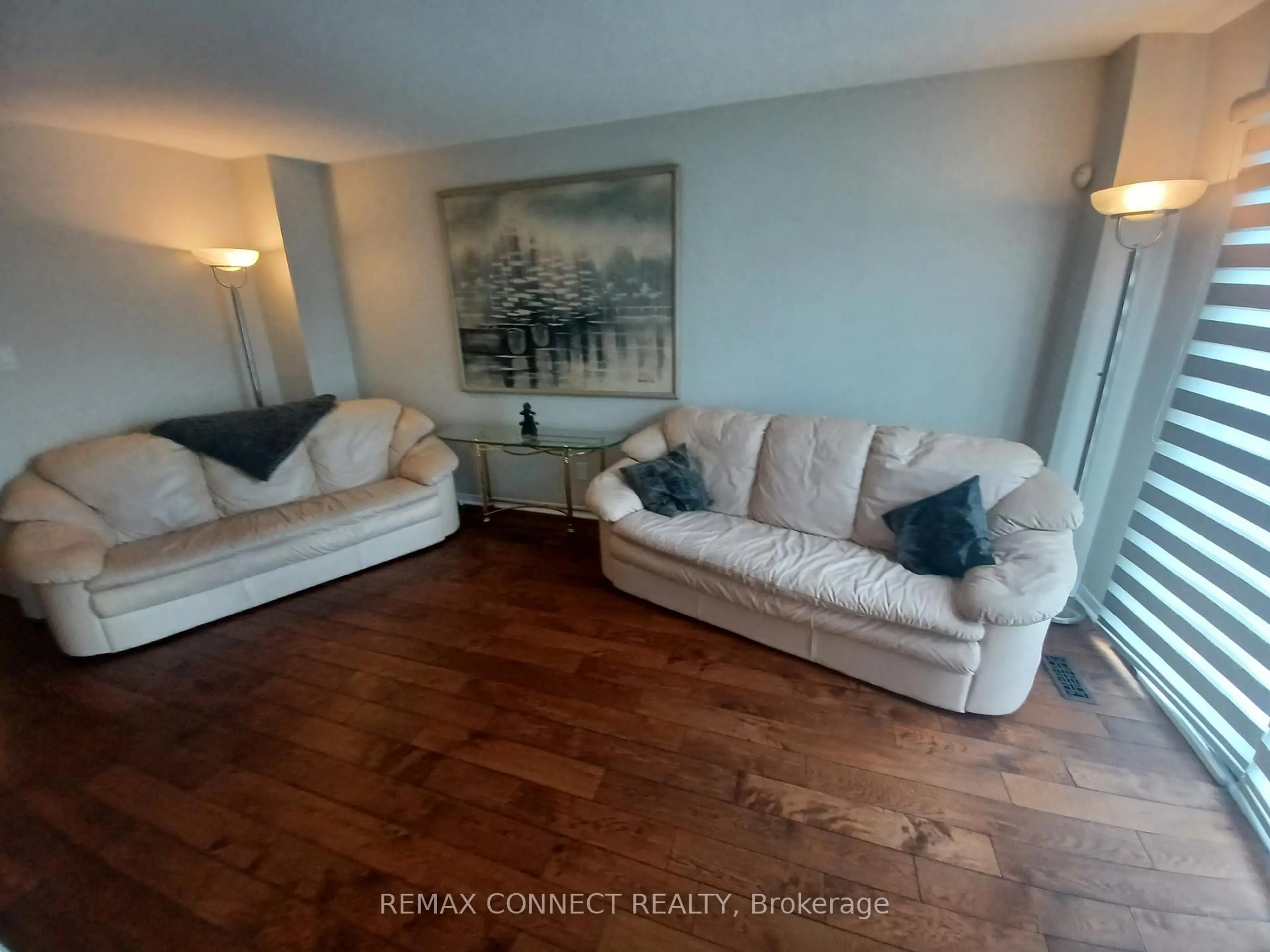 Living room with furniture, unknown for 27 Radford Cres, Markham Ontario L3P 4A2