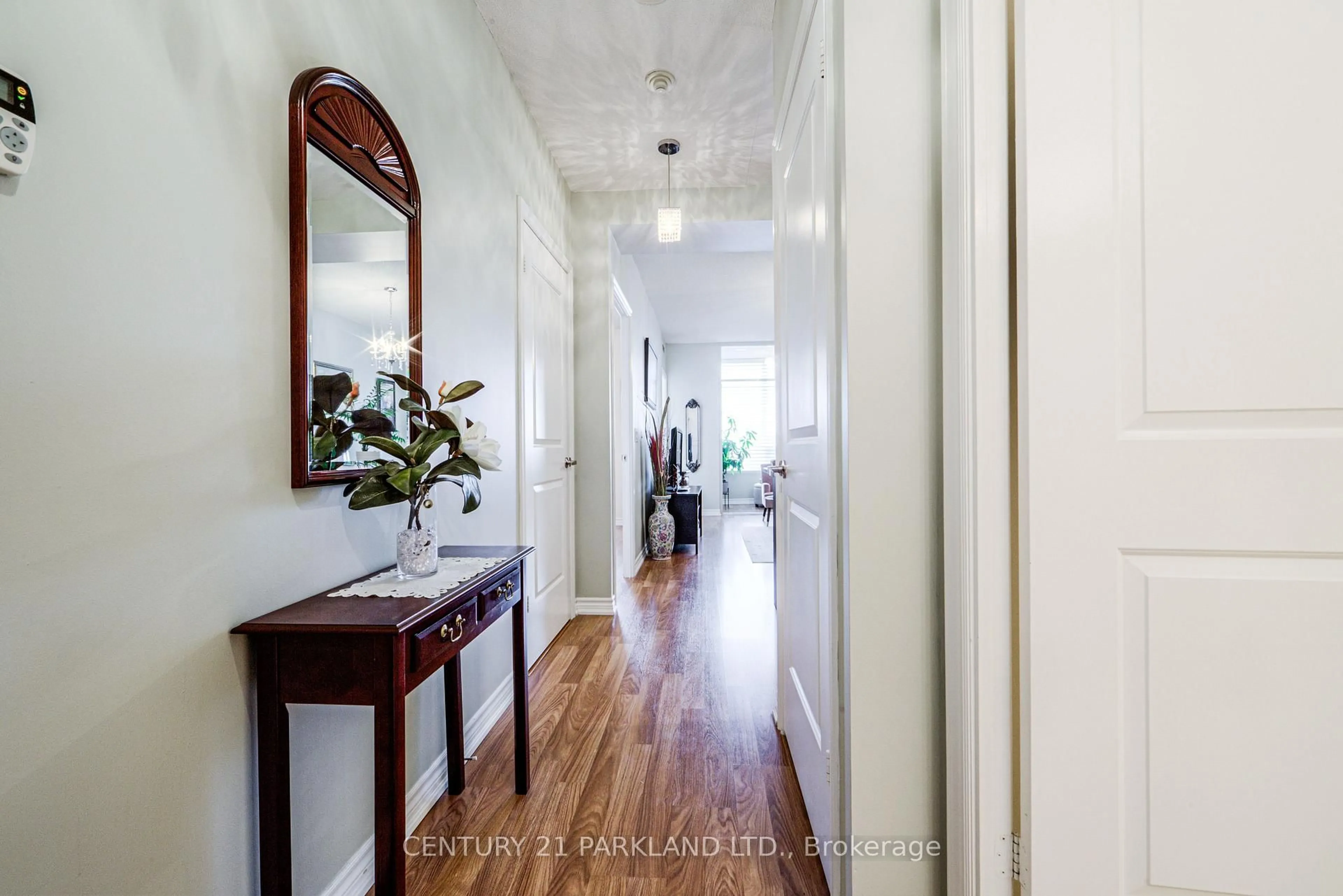 Indoor entryway for 9235 Jane St #501, Vaughan Ontario L6A 0J8