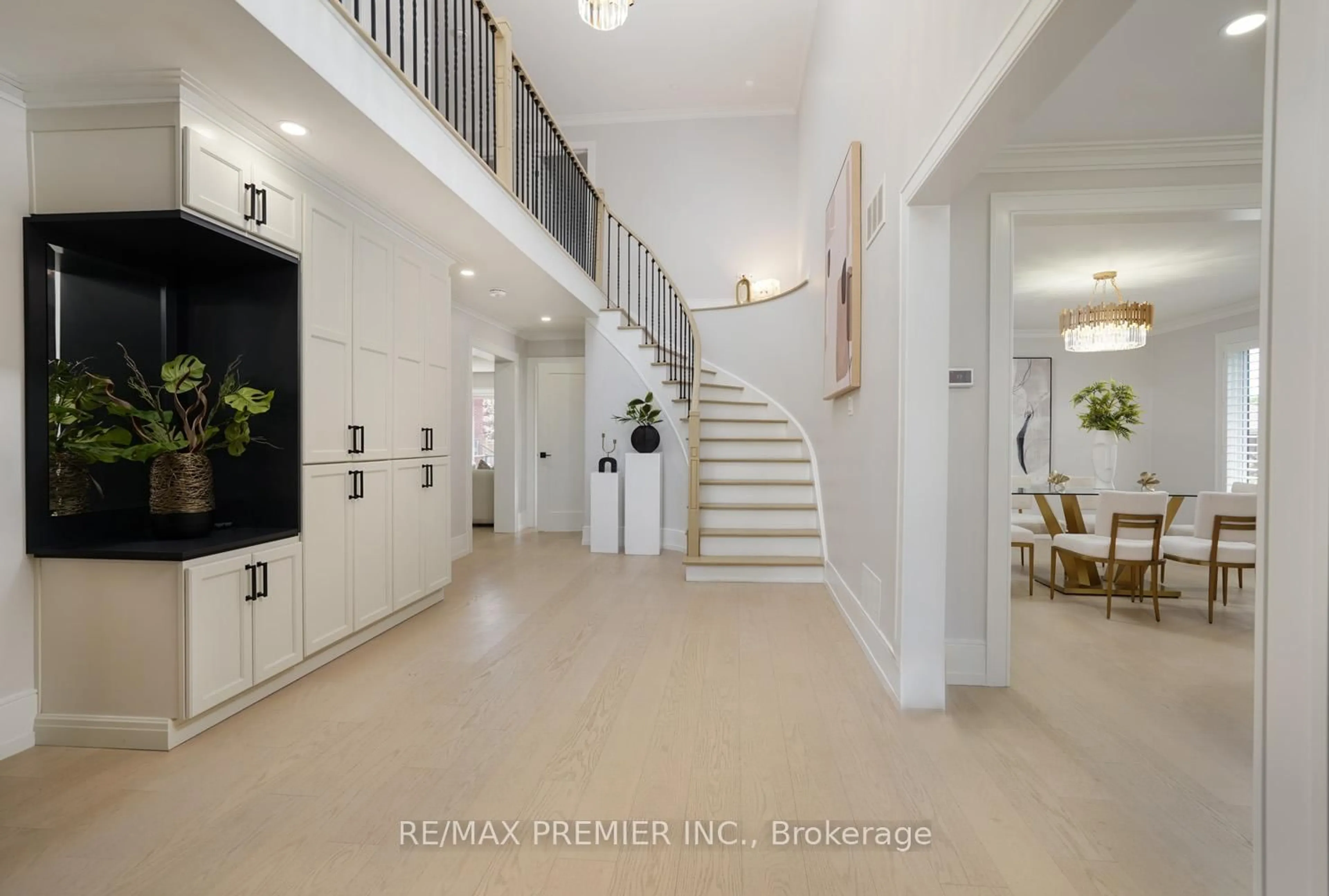 Indoor foyer for 157 Jeanne Dr, Vaughan Ontario L4L 1X8