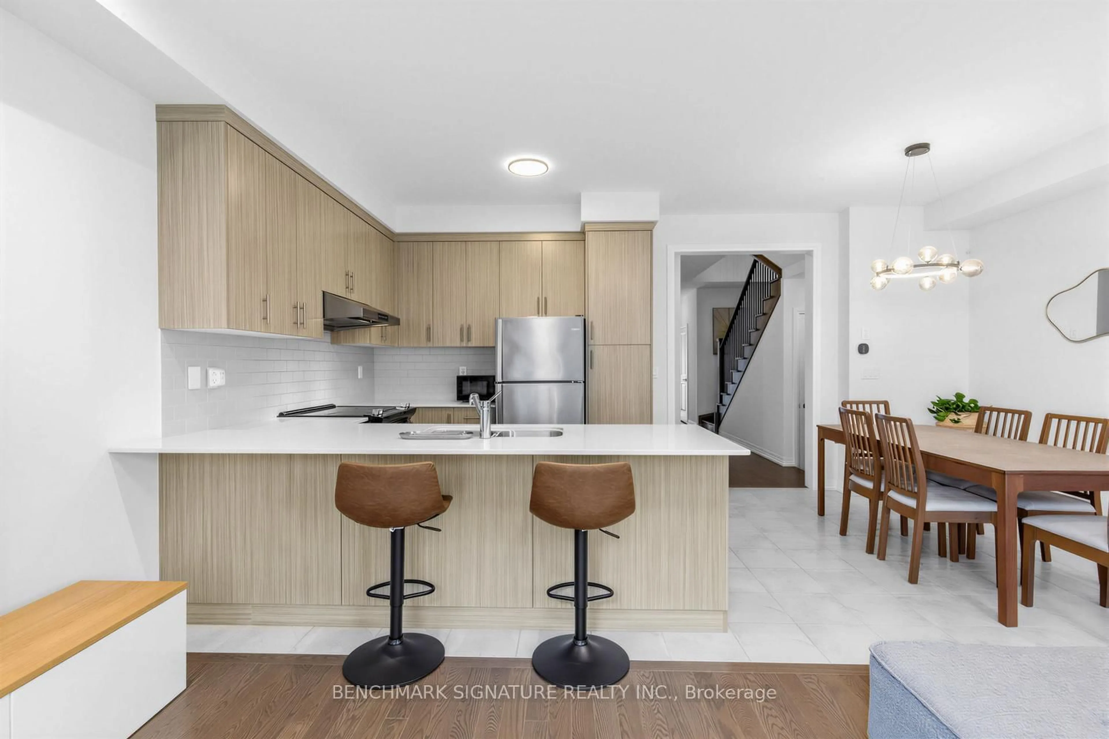 Open concept kitchen, unknown for 163 Tempel St, Richmond Hill Ontario L4E 1J2