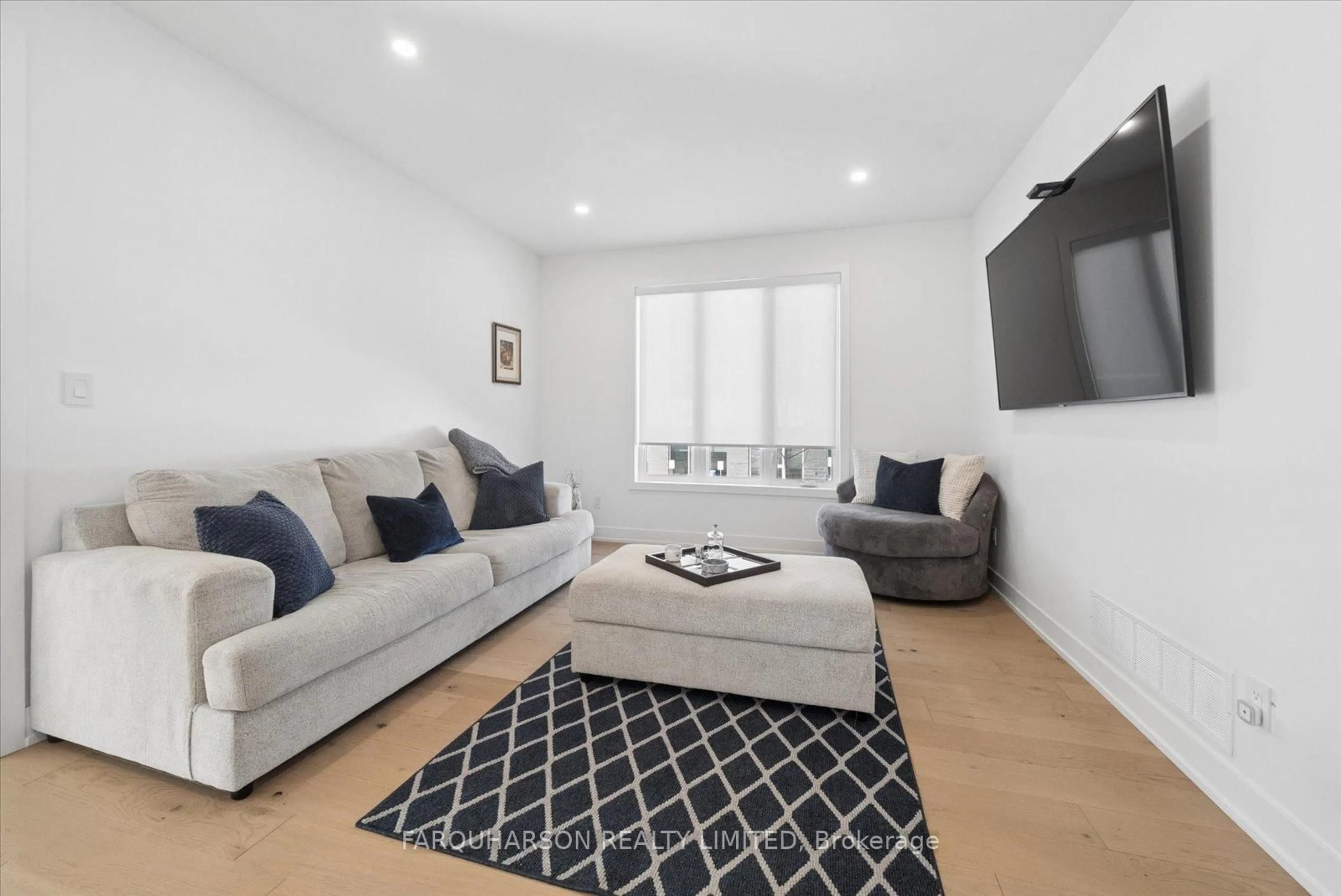 Living room with furniture, unknown for 18 Victoria Dr, Uxbridge Ontario L9P 1G8
