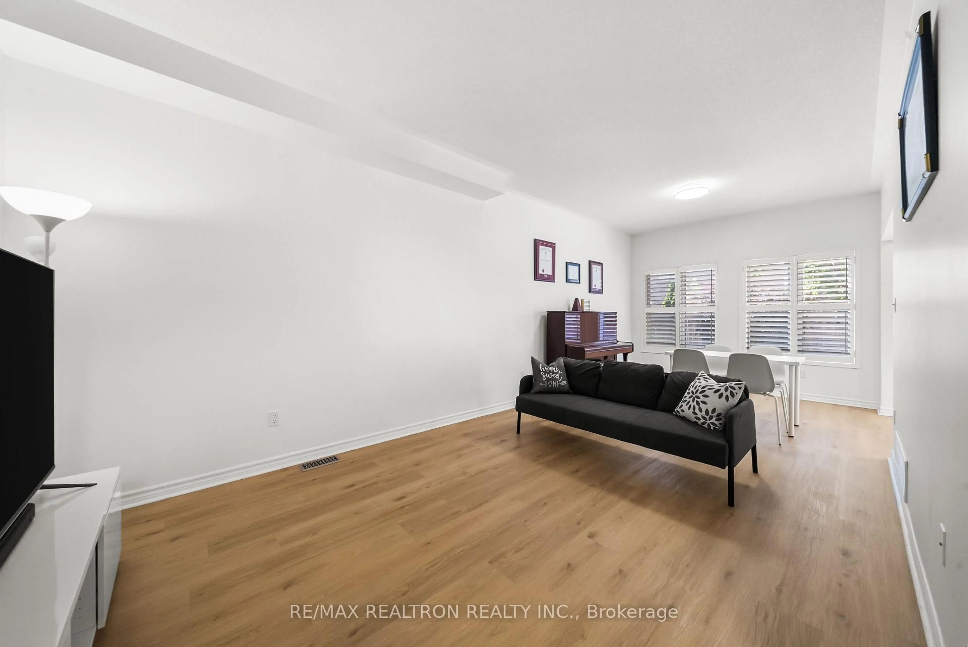 Unknown for 208 Penndutch Circ, Whitchurch-Stouffville Ontario L4A 0N9