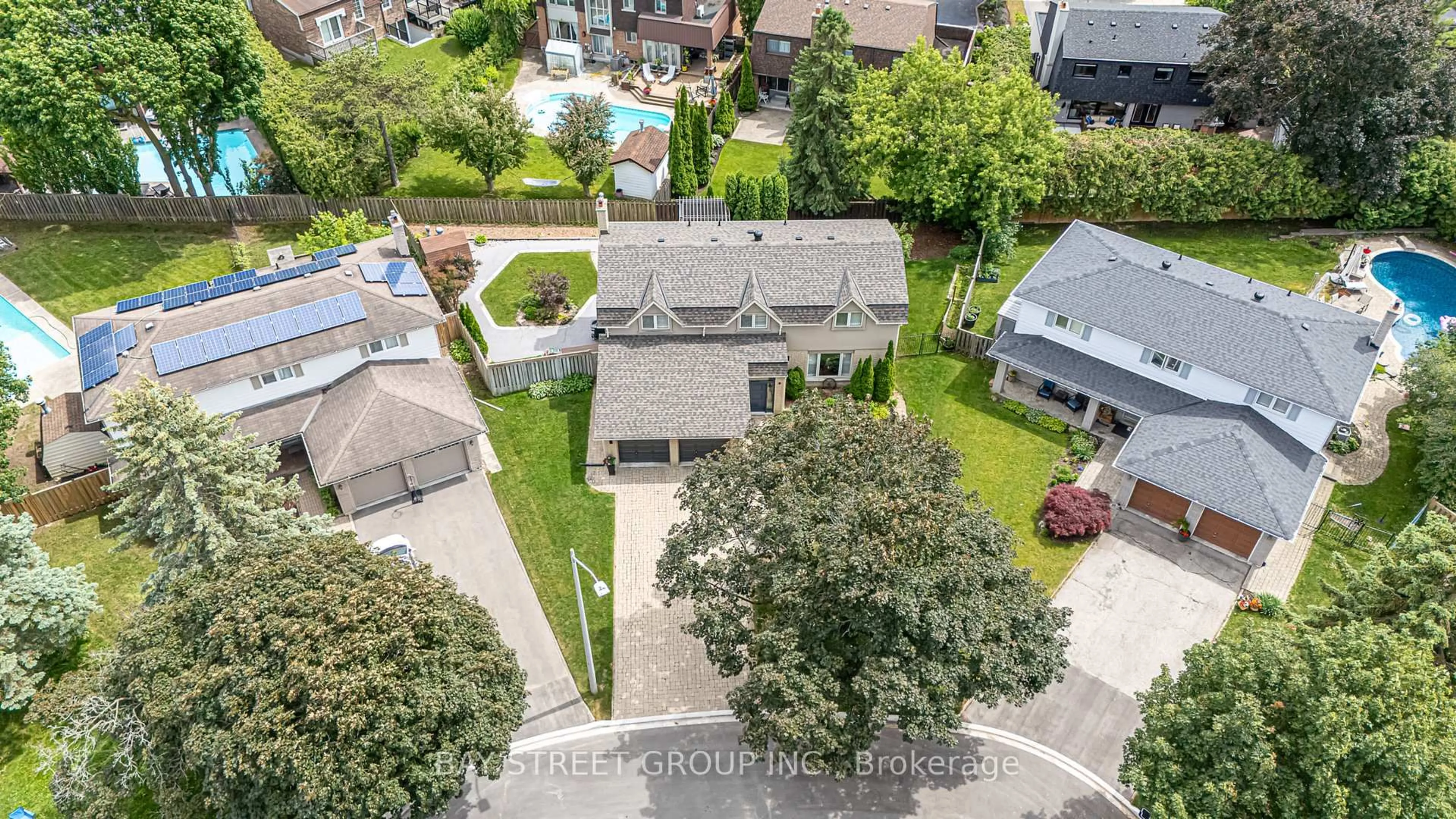 A pic from outside/outdoor area/front of a property/back of a property/a pic from drone, street for 12 Jill Crt, Markham Ontario L3P 3R9
