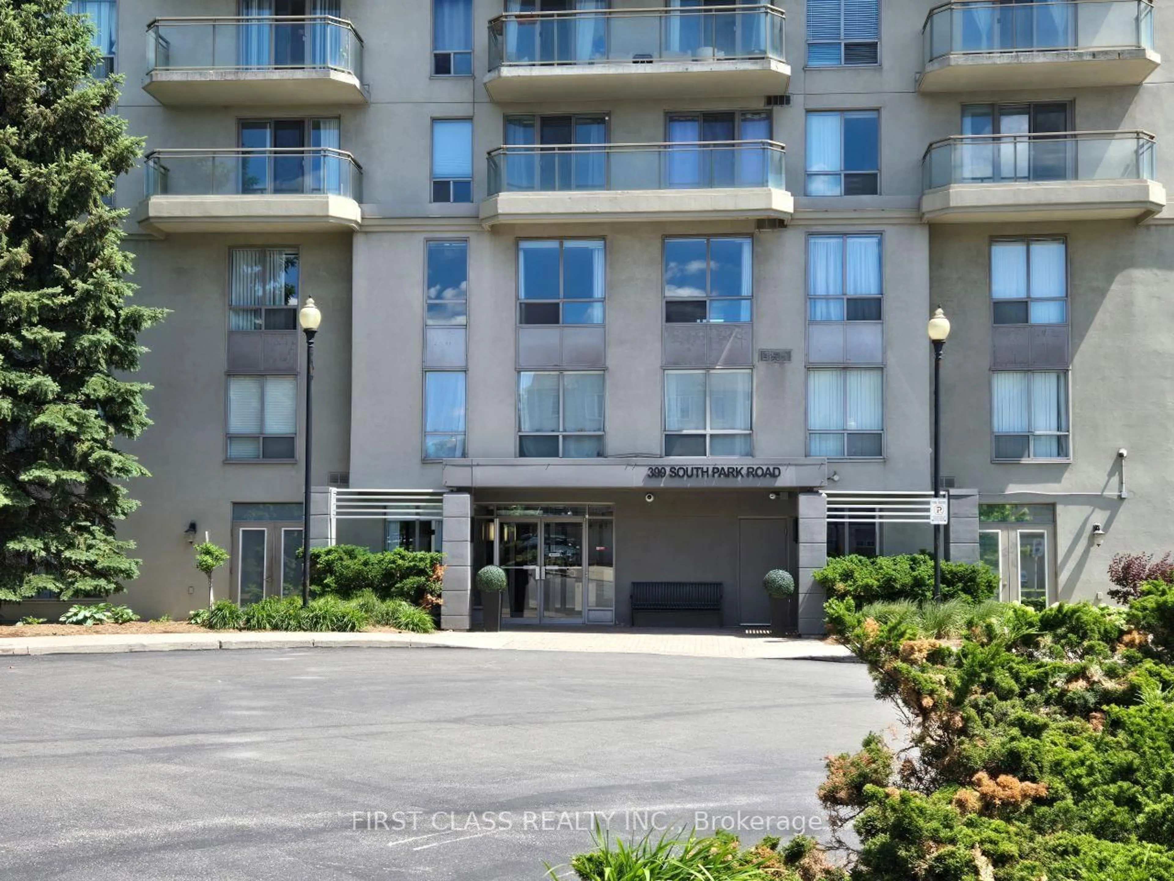 Indoor foyer for 399 South Park Rd ##906, Markham Ontario L3T 7W6