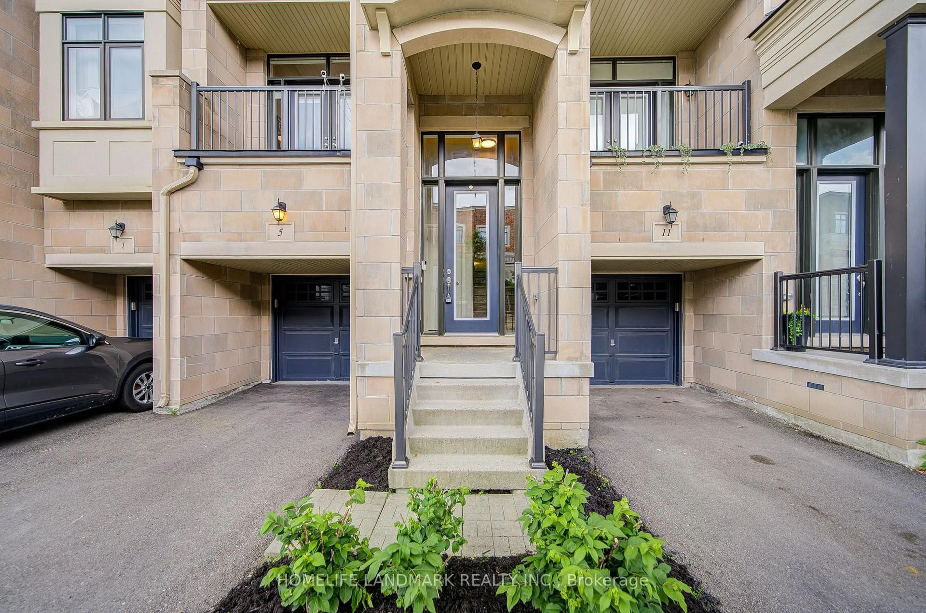 Indoor foyer for 5 Arianna Cres, Vaughan Ontario L6A 4M1