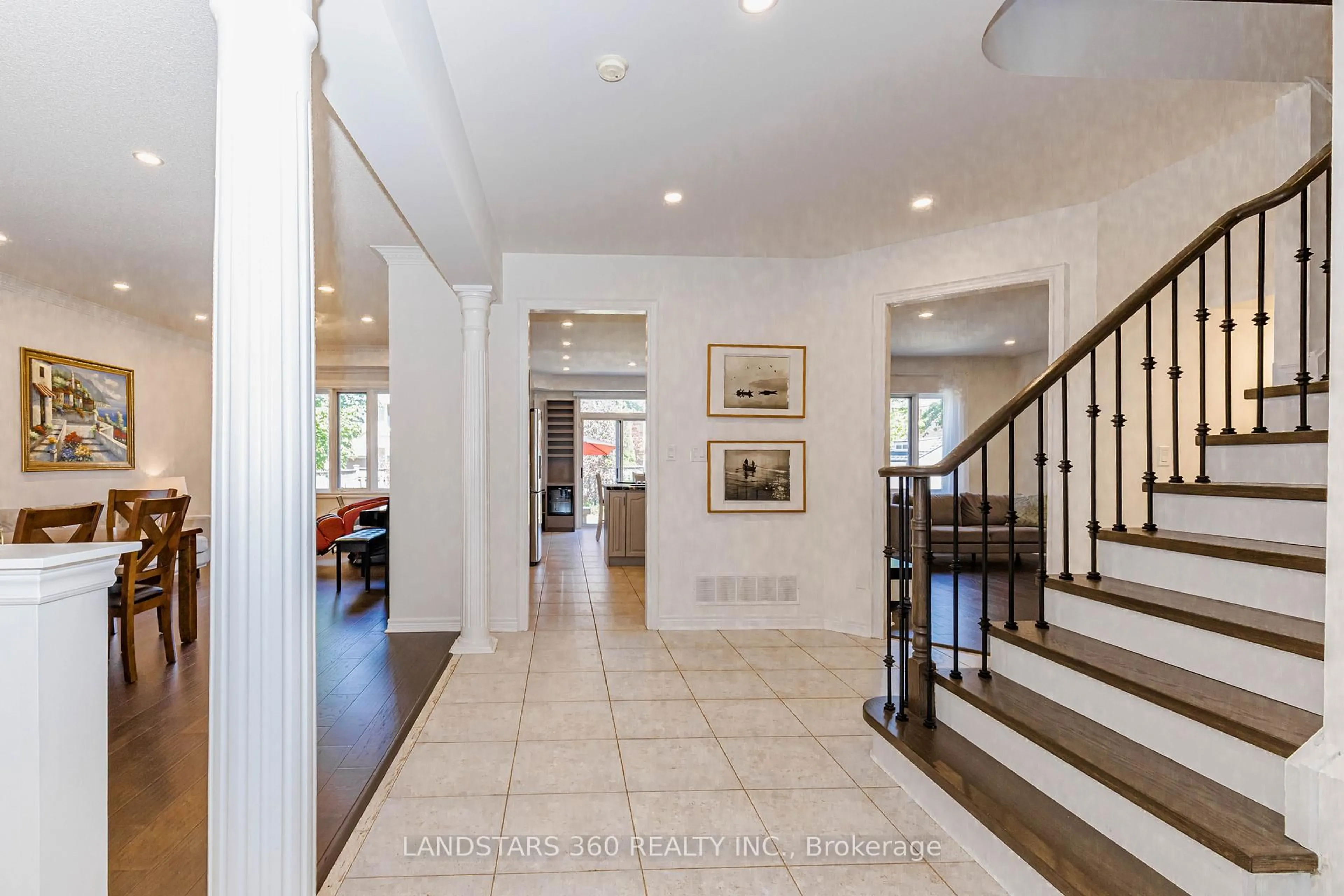 Indoor foyer for 94 Sutcliffe Cres, Markham Ontario L6C 1X3