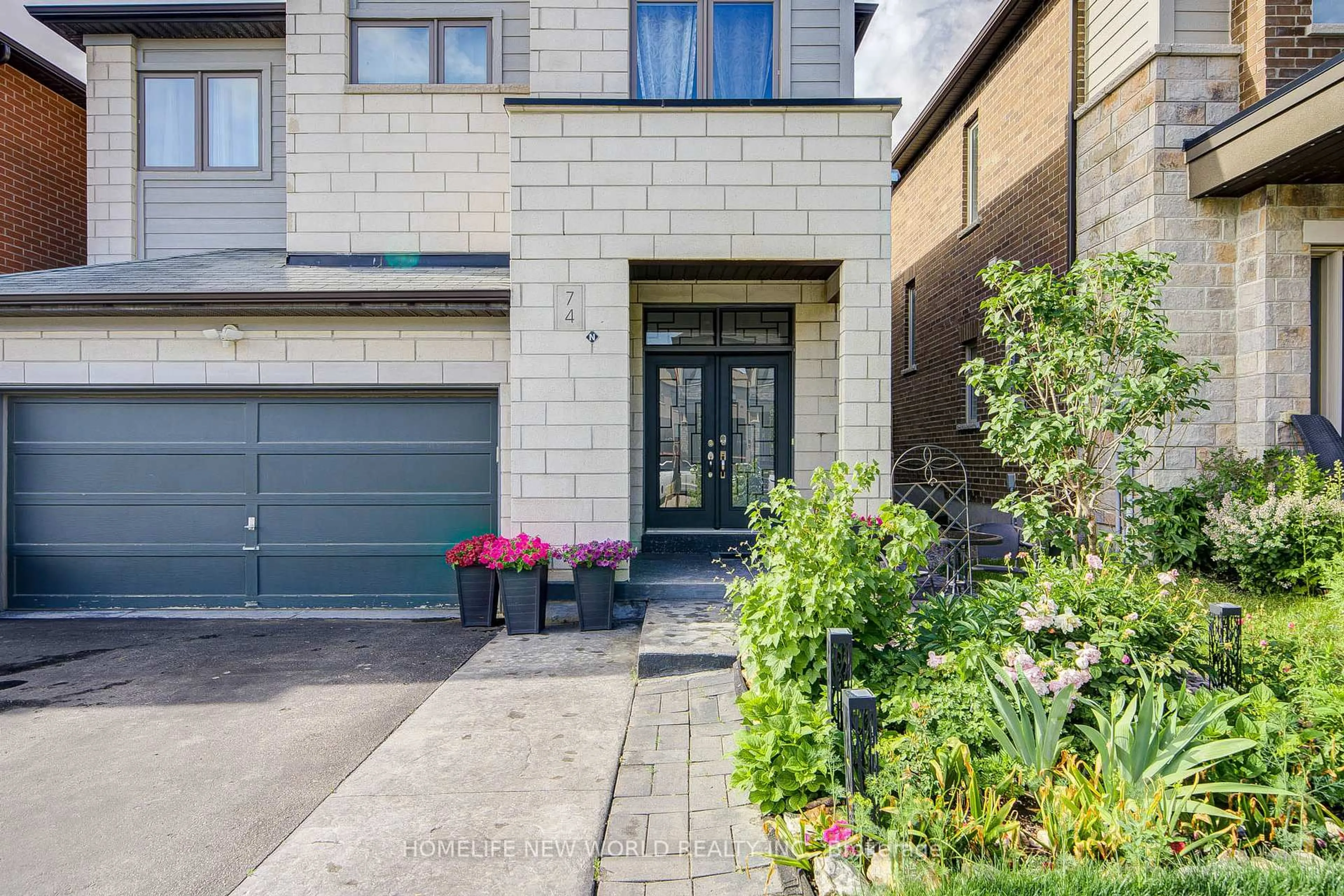 Home with brick exterior material, street for 74 Tango Cres, Newmarket Ontario L3X 0K4