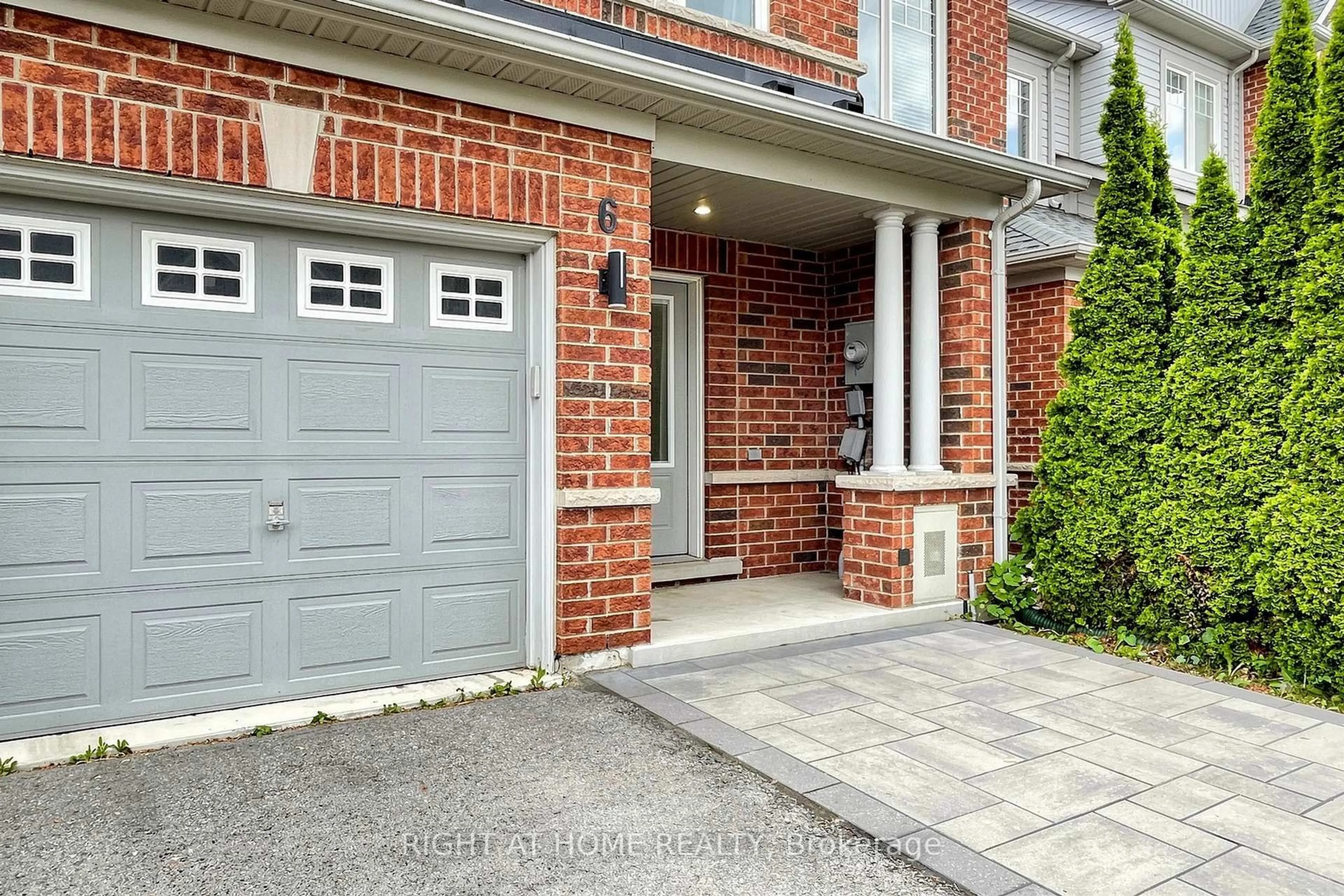 Home with brick exterior material, street for 6 Courtland Cres, East Gwillimbury Ontario L9N 0A9