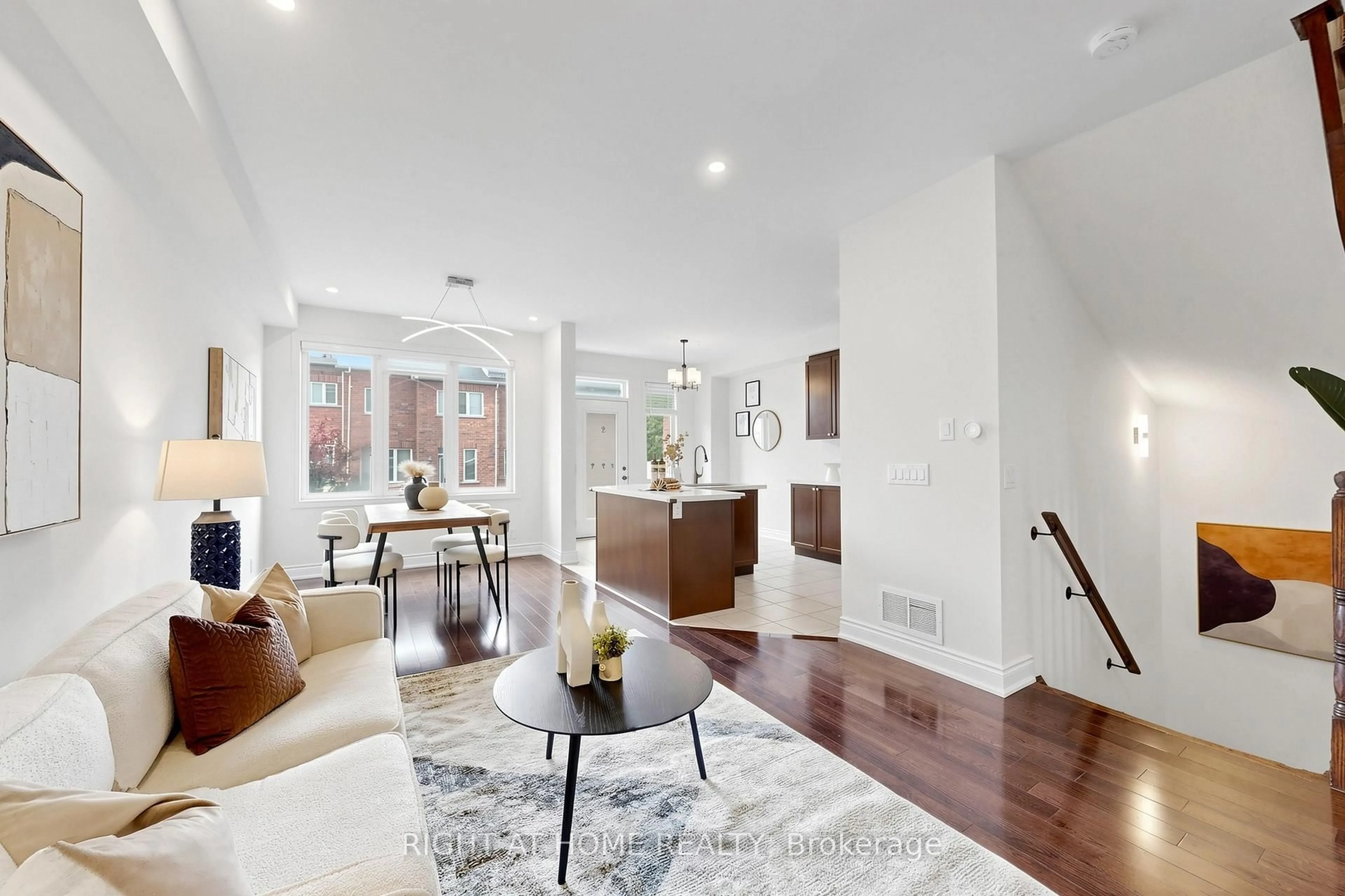 Unknown for 6 Courtland Cres, East Gwillimbury Ontario L9N 0A9