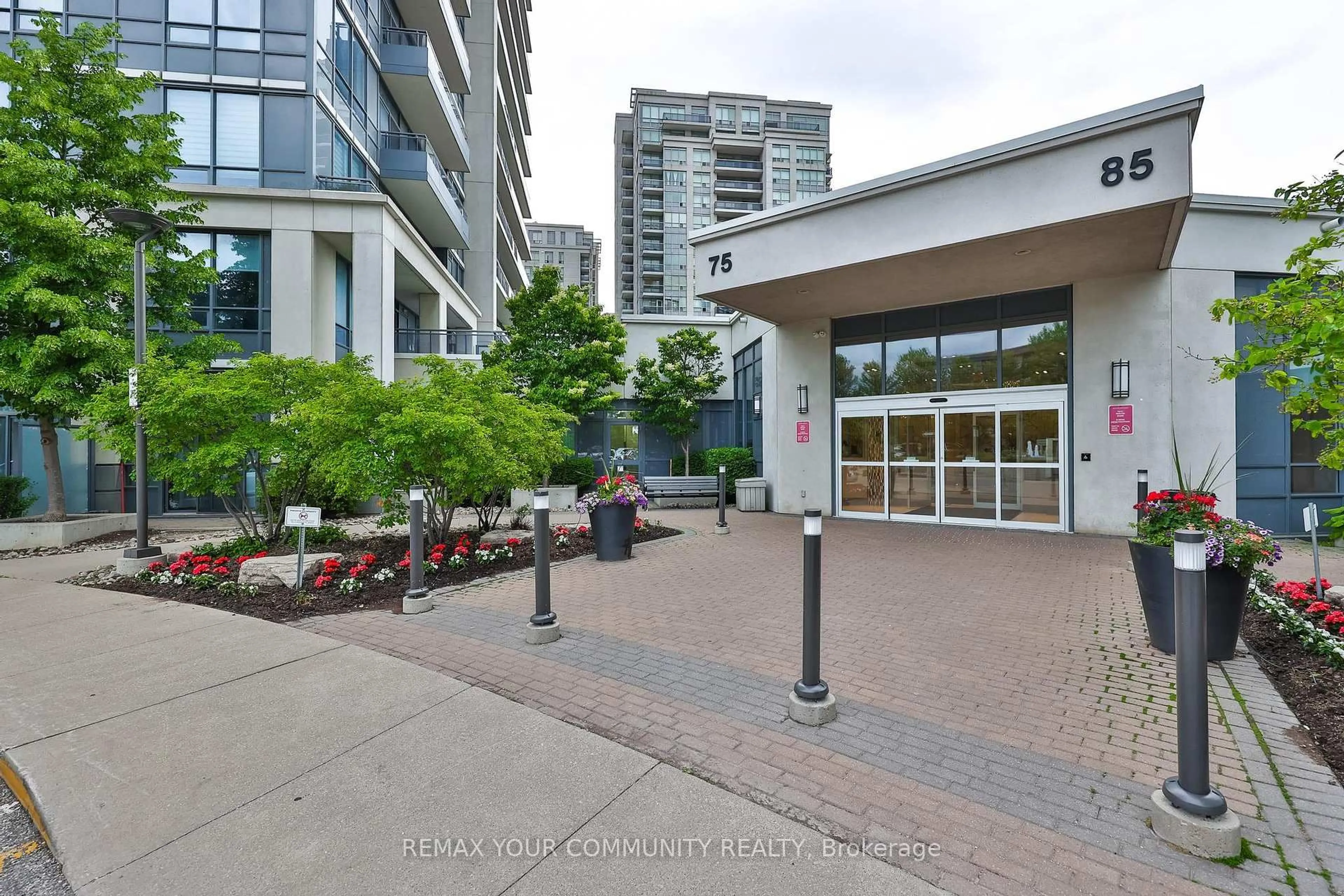 Indoor foyer for 75 North Park Rd, Vaughan Ontario L4J 0H8