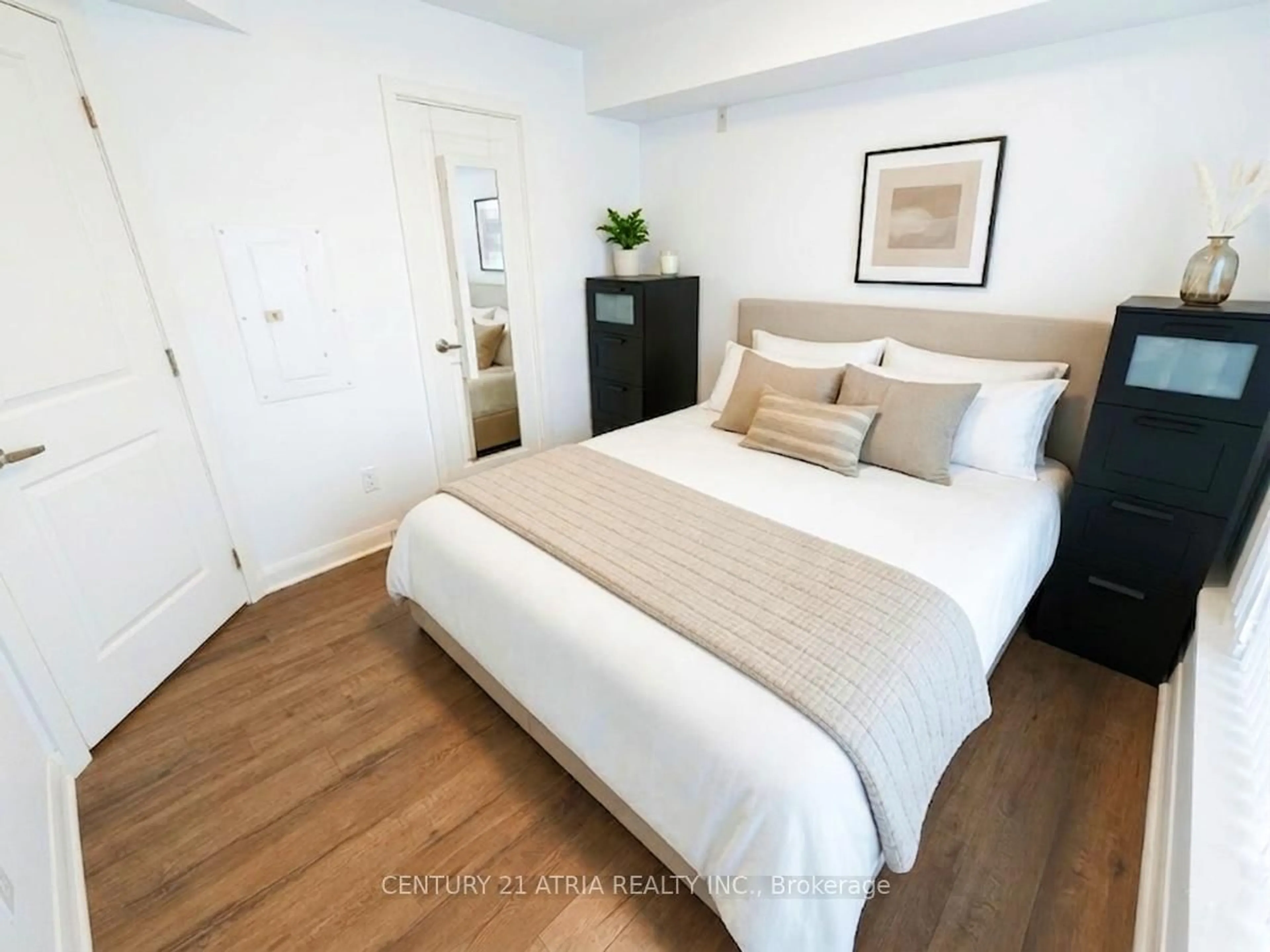 Bedroom with bed, wood/laminate floor for 75 Norman Bethune Ave #310, Richmond Hill Ontario L4B 0B6