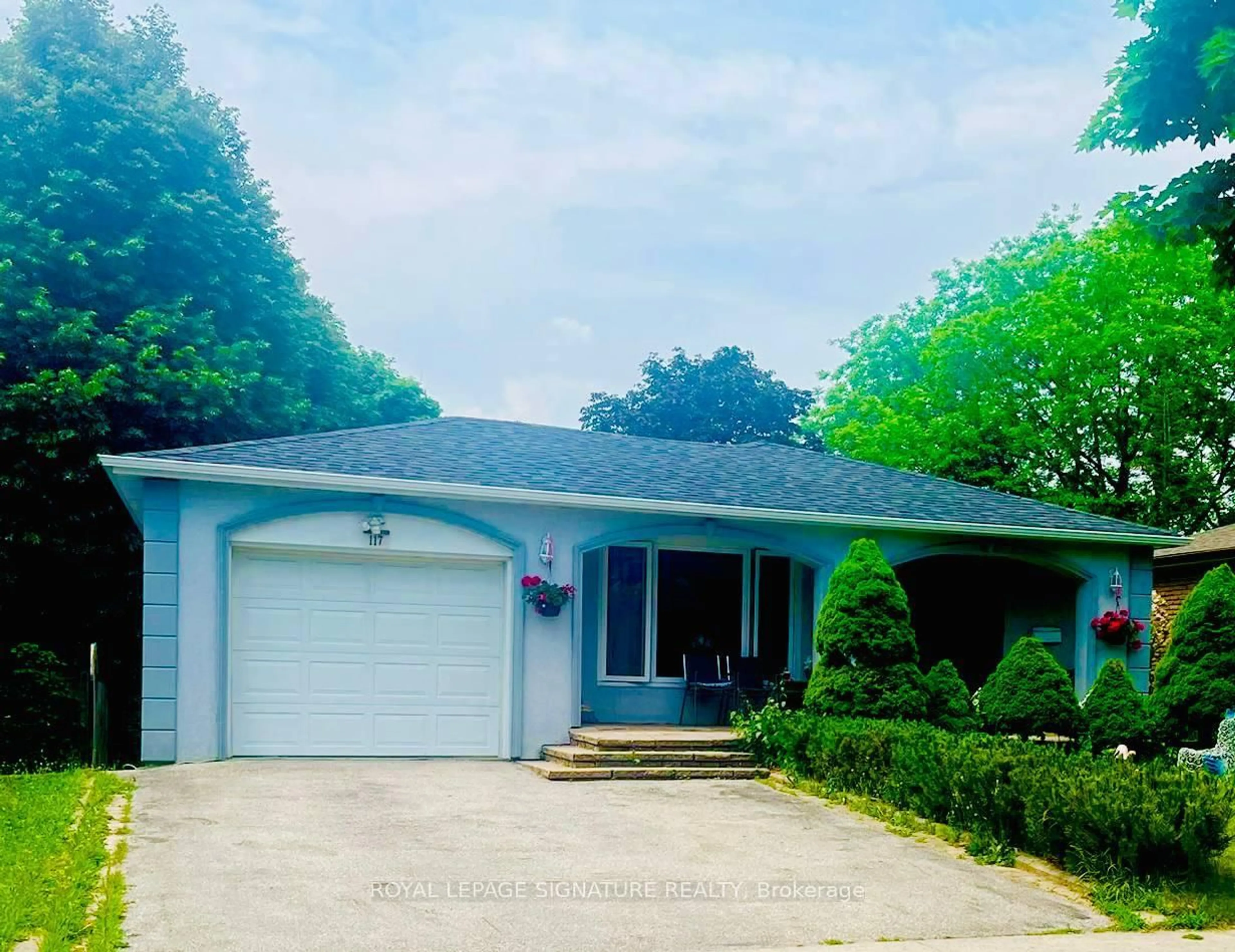 Home with vinyl exterior material, street for 117 Romfield Crct, Markham Ontario L3T 3H7