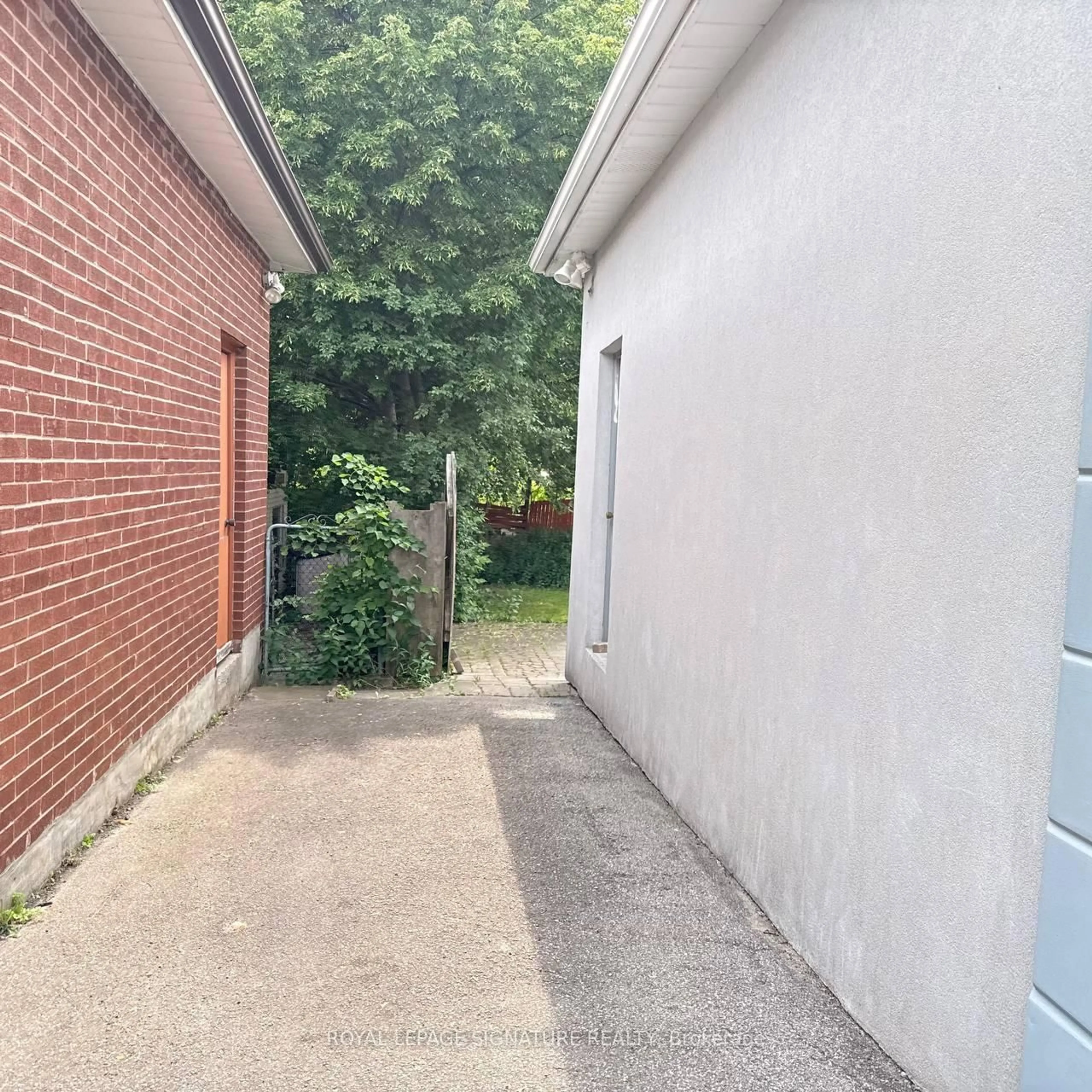 Unknown for 117 Romfield Crct, Markham Ontario L3T 3H7