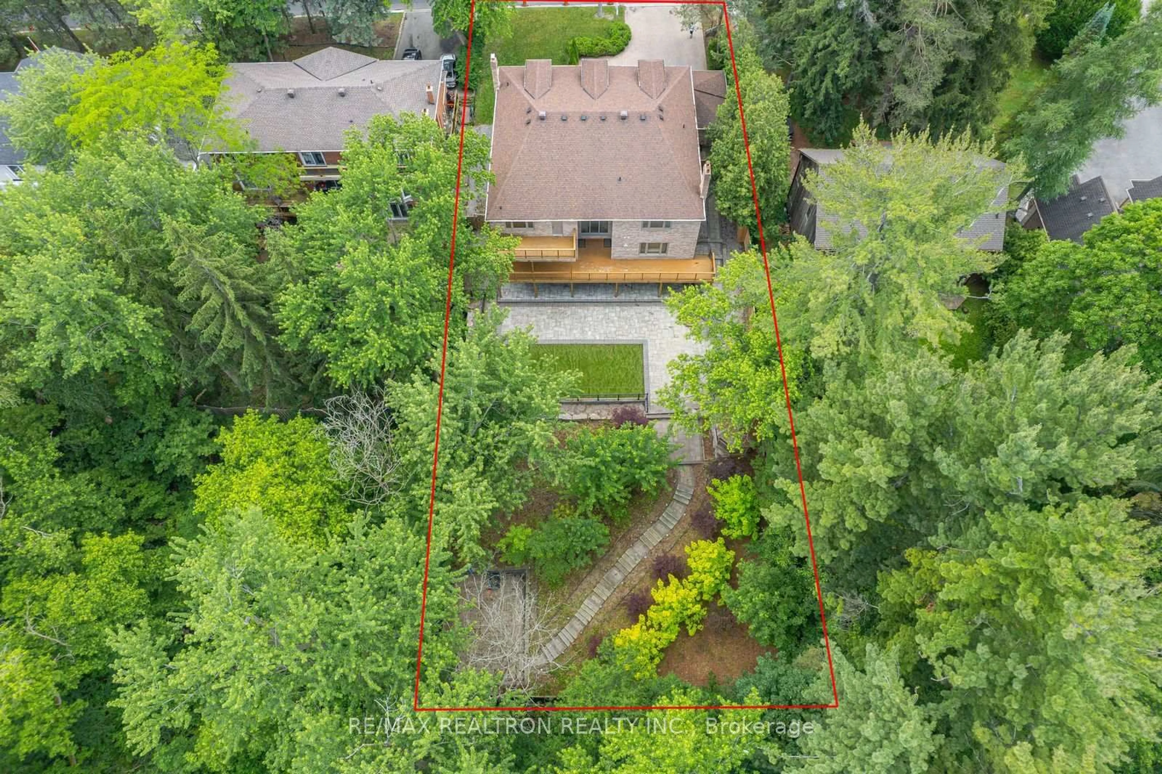A pic from outside/outdoor area/front of a property/back of a property/a pic from drone, forest/trees view for 92 Proctor Ave, Markham Ontario L3T 1M7