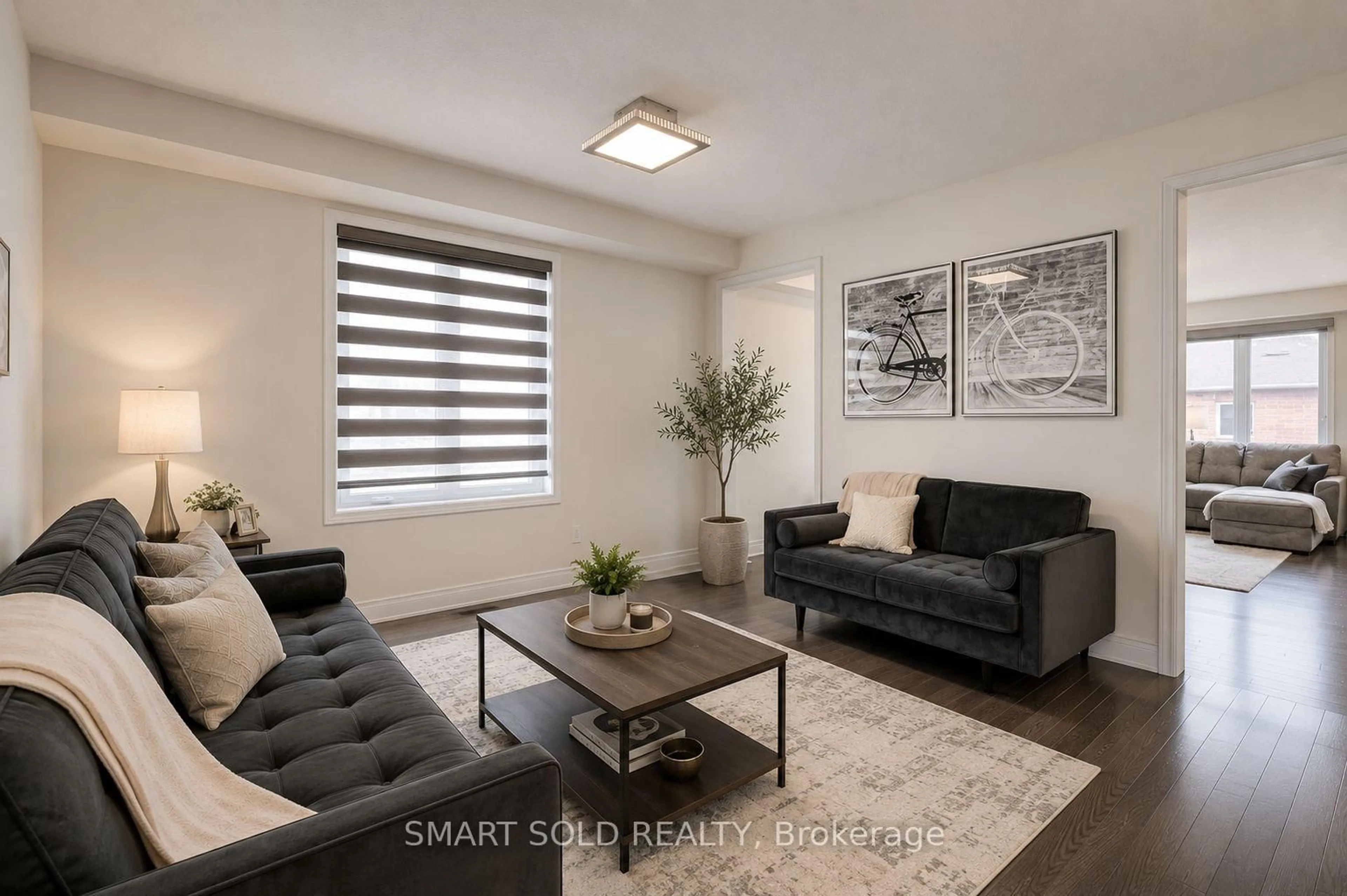 Living room with furniture, unknown for 207 Walter English Dr, East Gwillimbury Ontario L9N 0R8