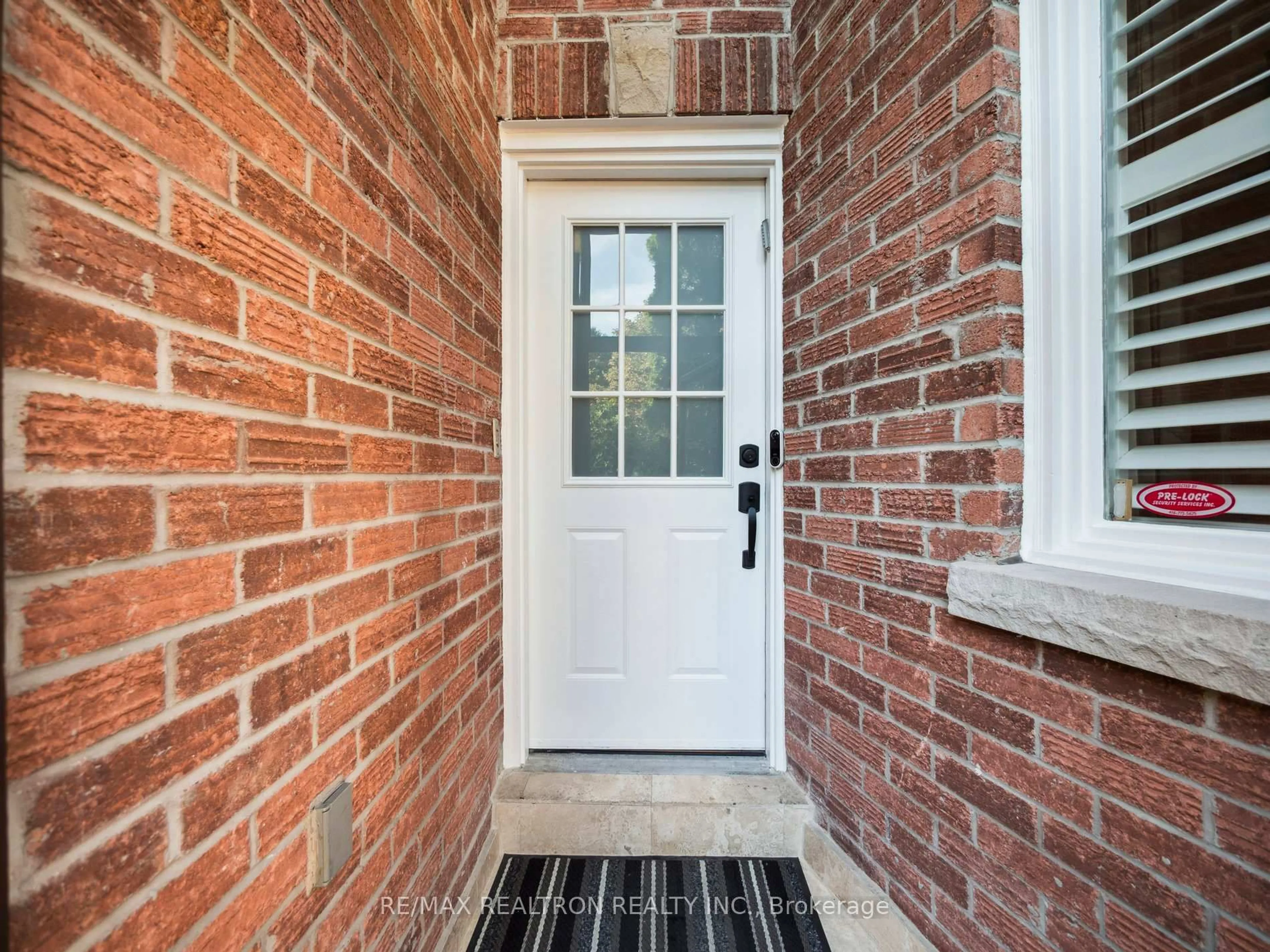 Indoor entryway for 58 Roseborough Cres, Vaughan Ontario L4J 4V1