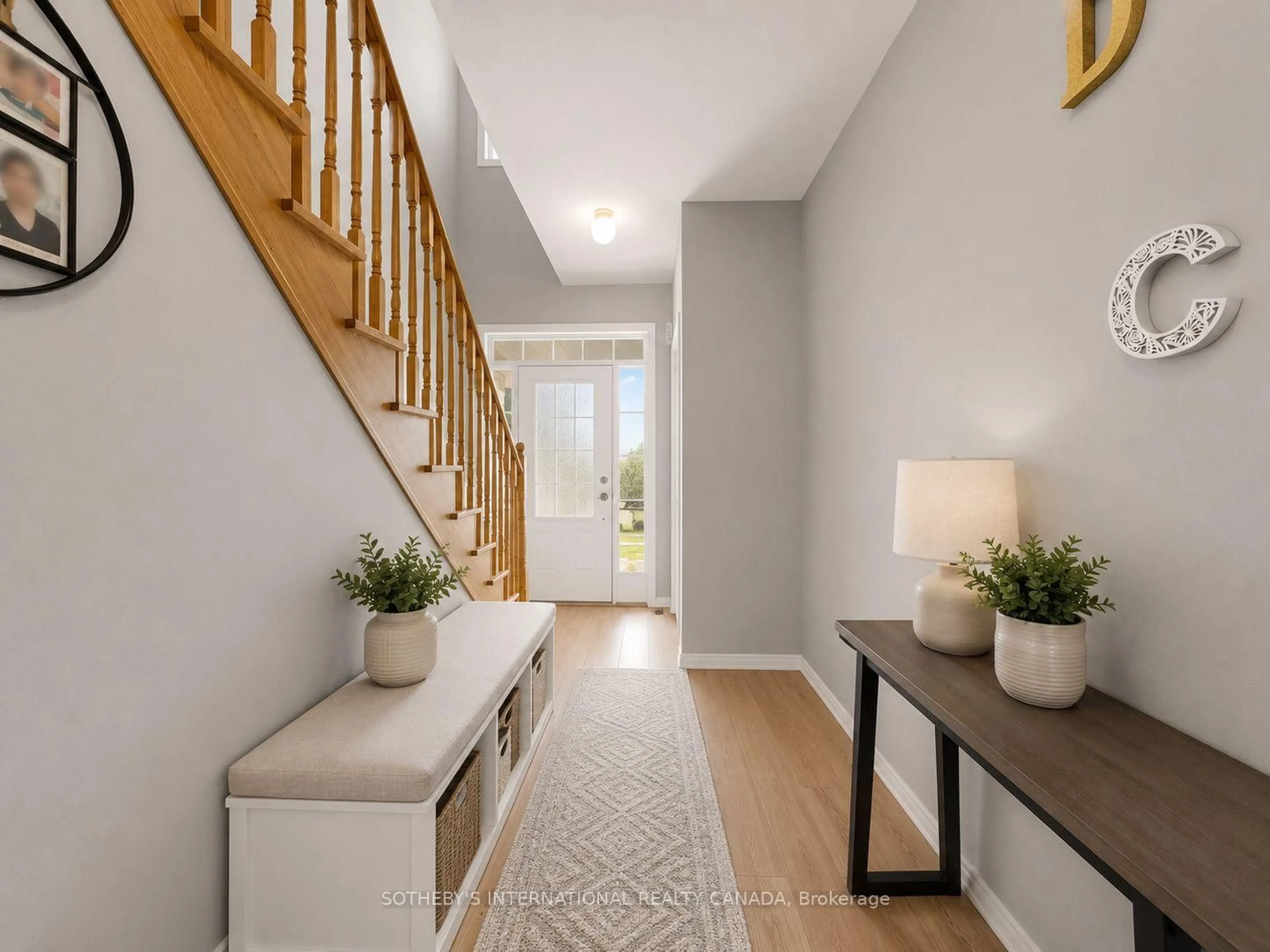 Indoor entryway for 71 Daniele Cres, Bradford West Gwillimbury Ontario L3Z 0V7