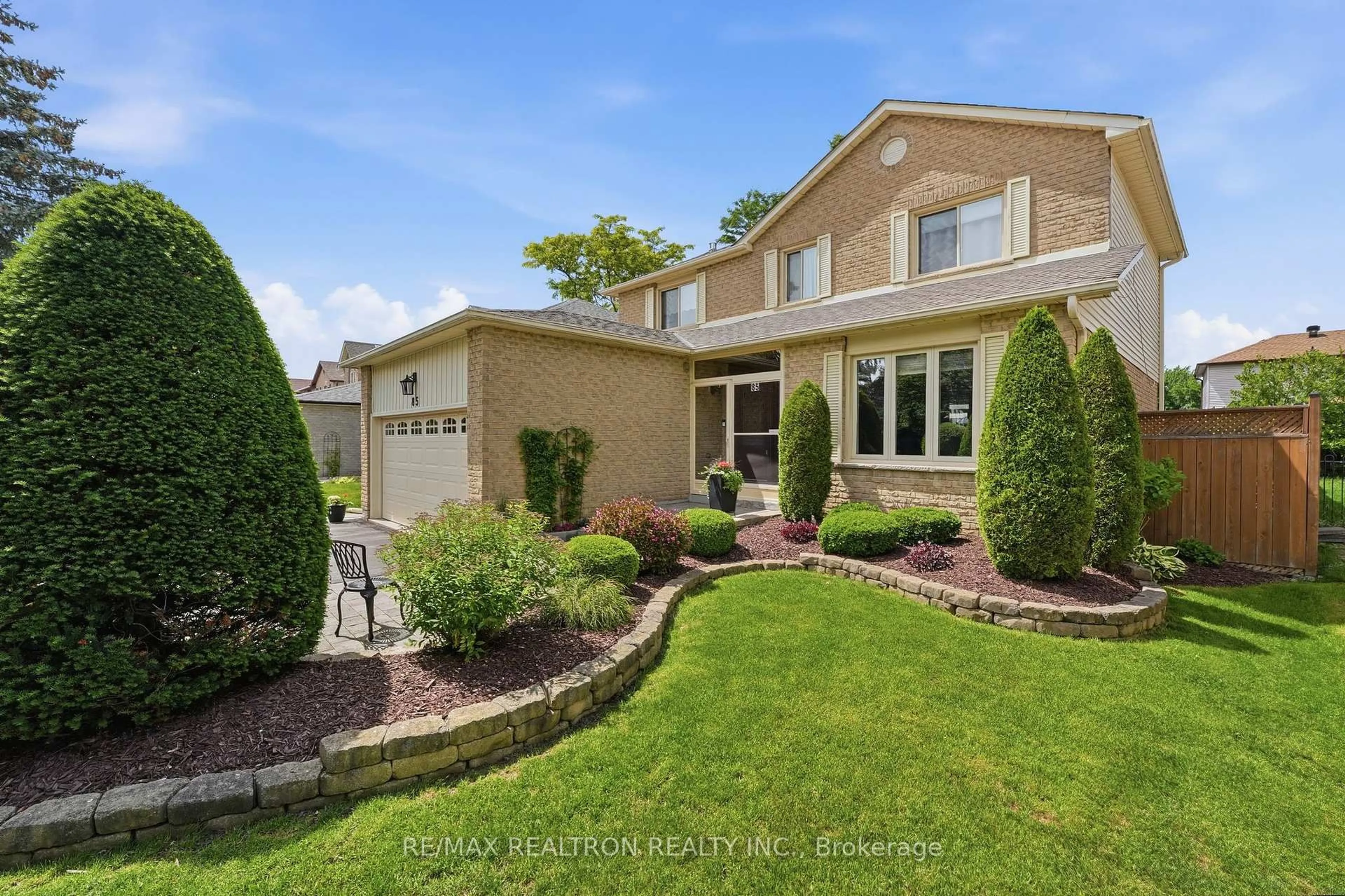 Unknown for 85 Stiver Dr, Newmarket Ontario L3Y 7W2