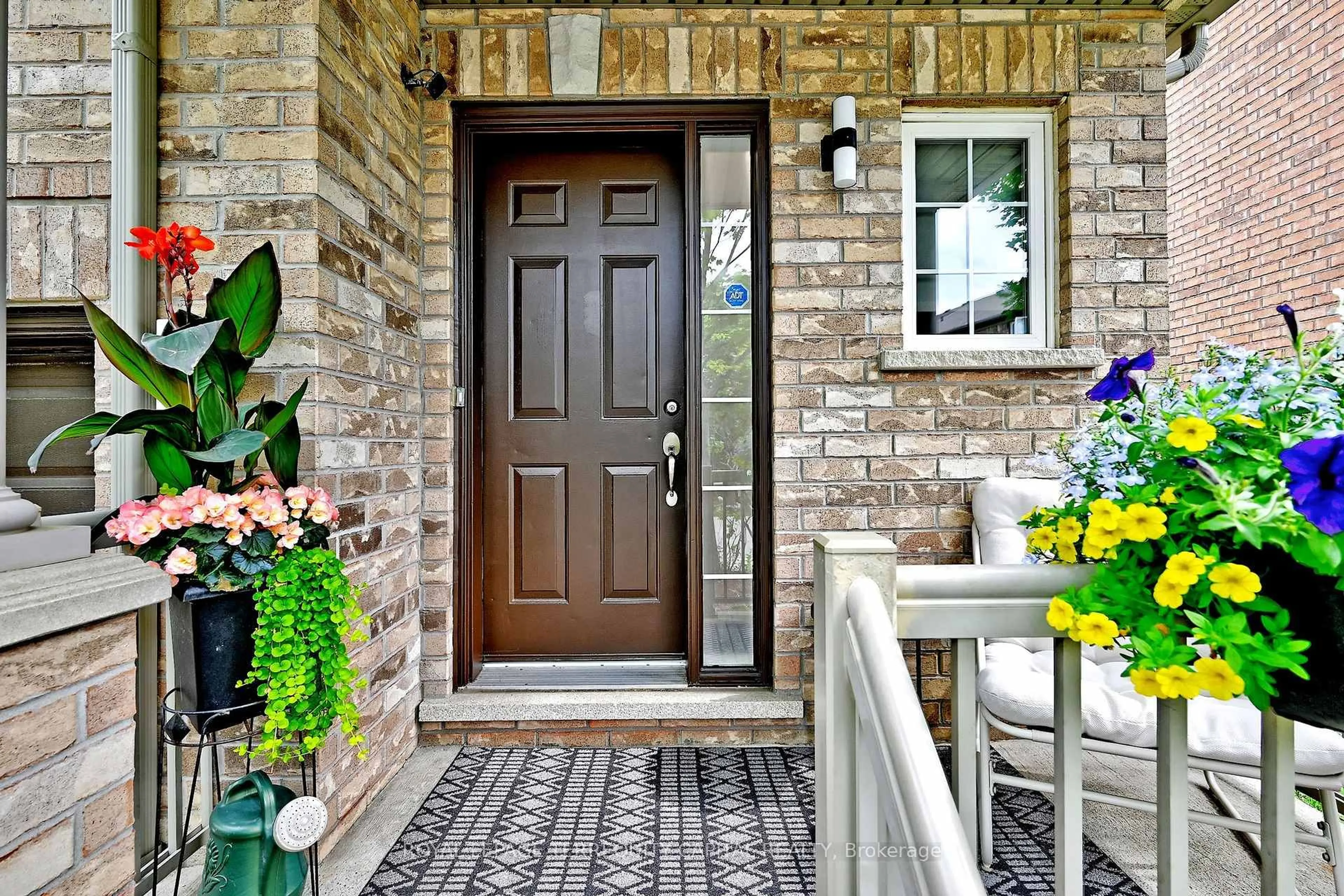 Indoor entryway for 71 Puccini Dr #28, Richmond Hill Ontario L4E 4X8