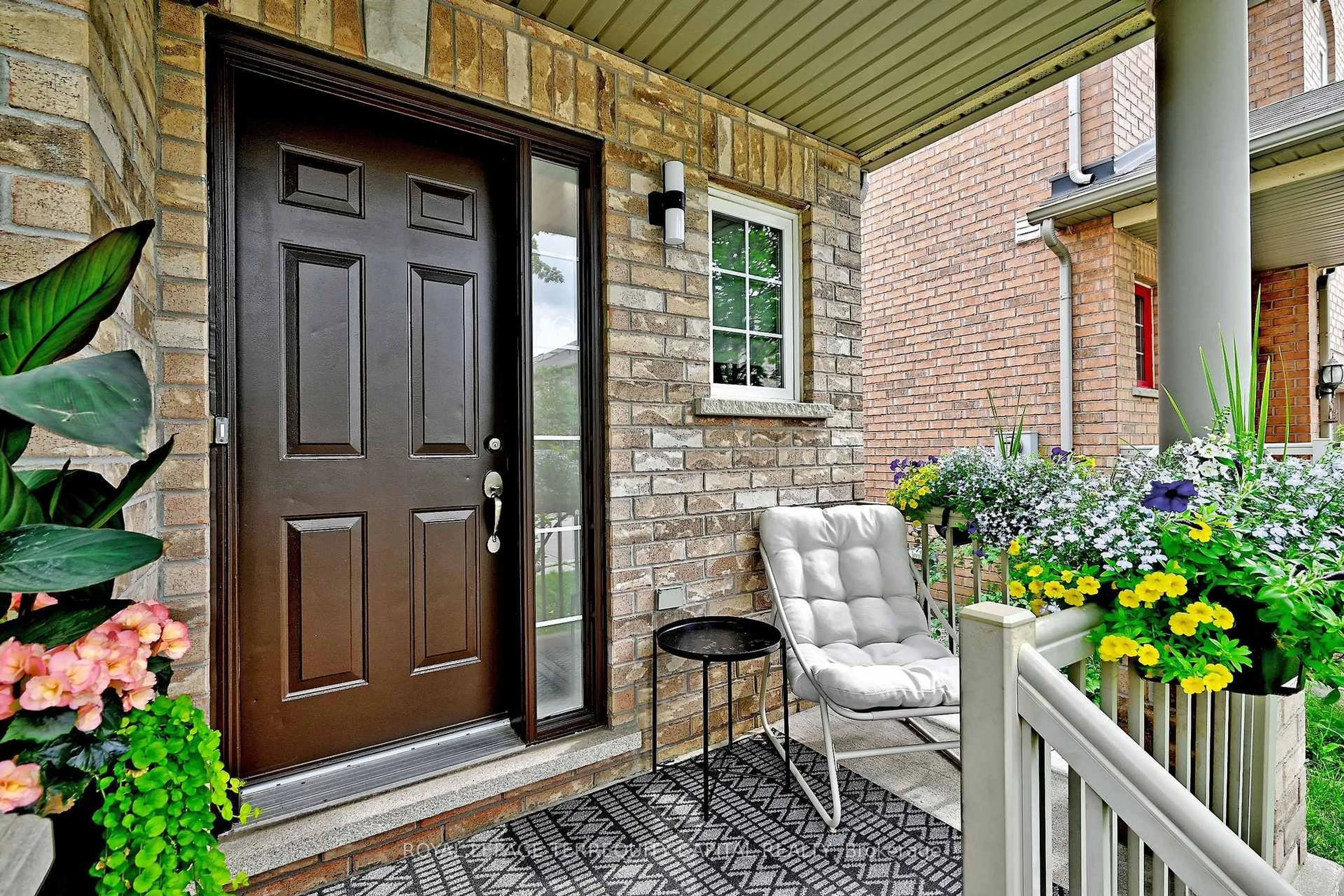 Indoor entryway for 71 Puccini Dr #28, Richmond Hill Ontario L4E 4X8