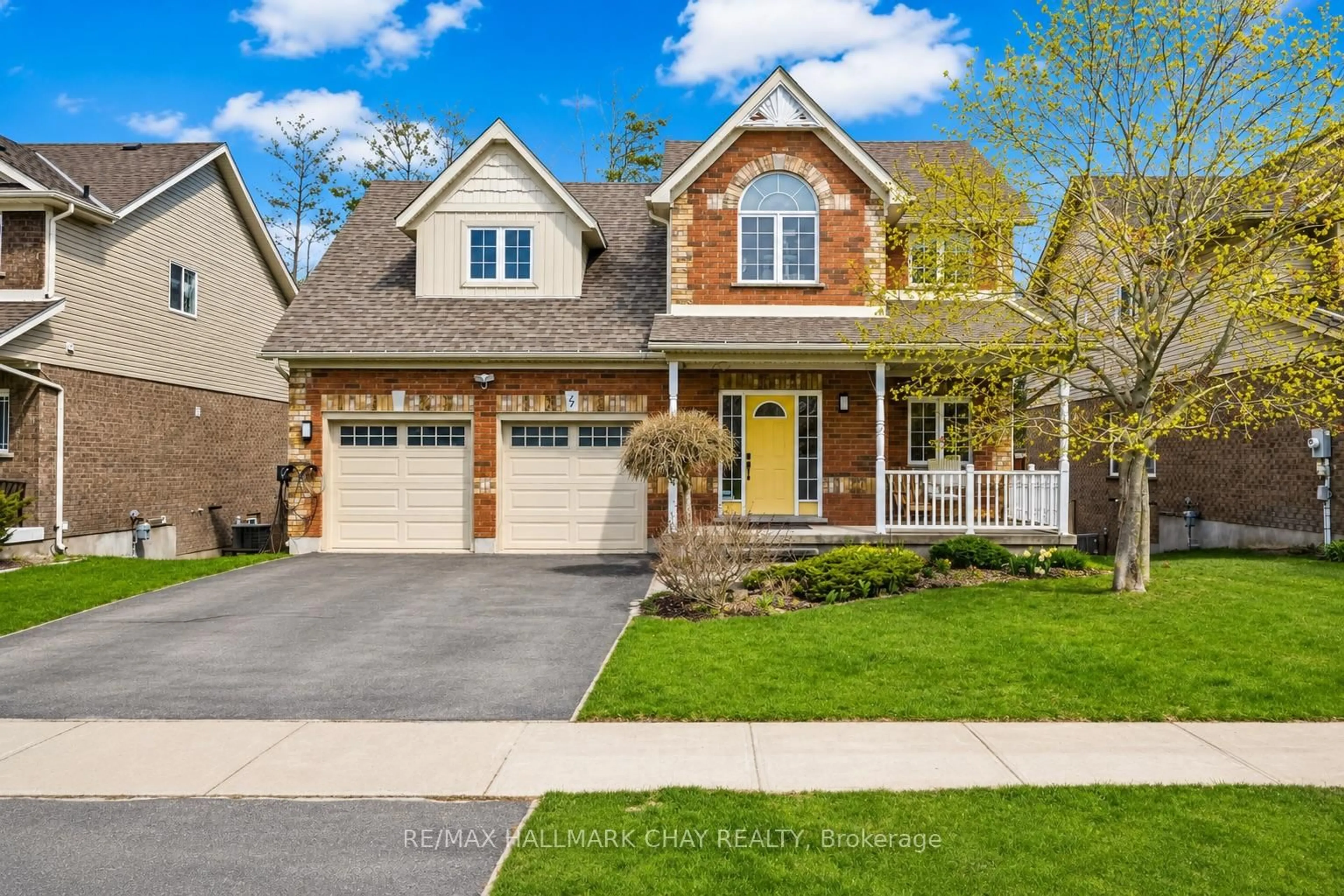 Home with brick exterior material, street for 17 Armeda Clow Cres, Essa Ontario L3W 0H7