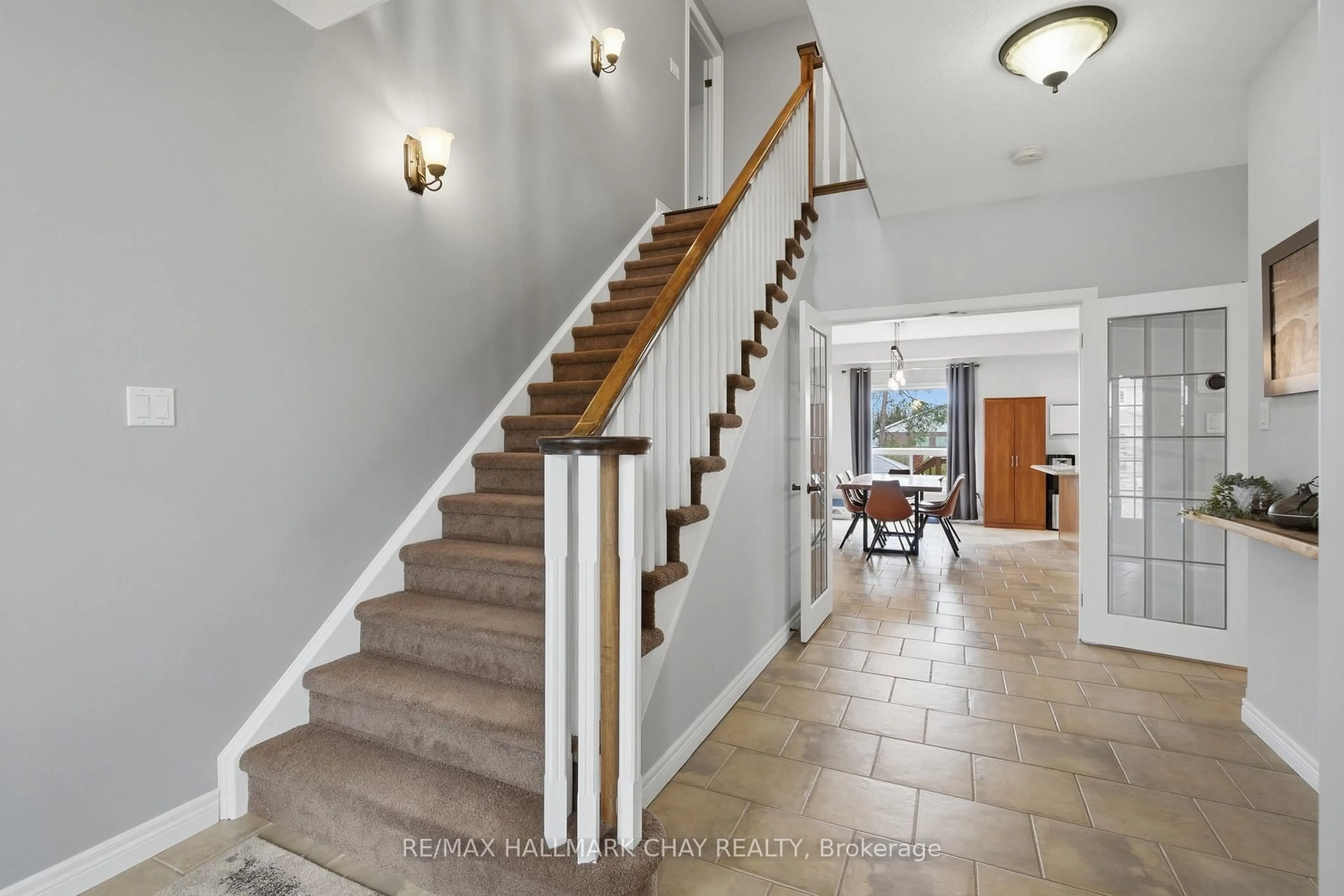 Indoor entryway for 17 Armeda Clow Cres, Essa Ontario L3W 0H7