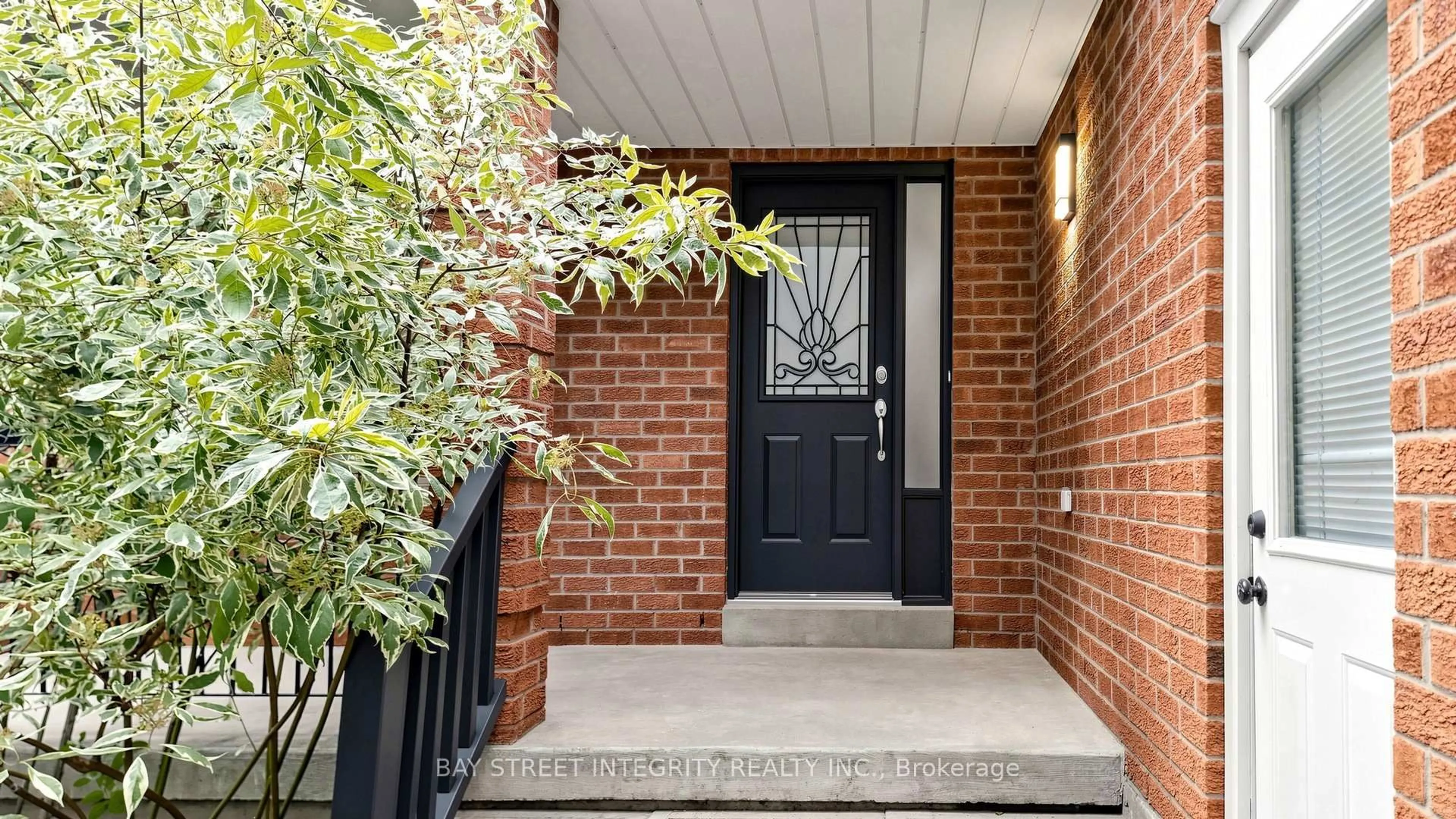 Unknown for 158 Largo Cres, Vaughan Ontario L6A 1N1