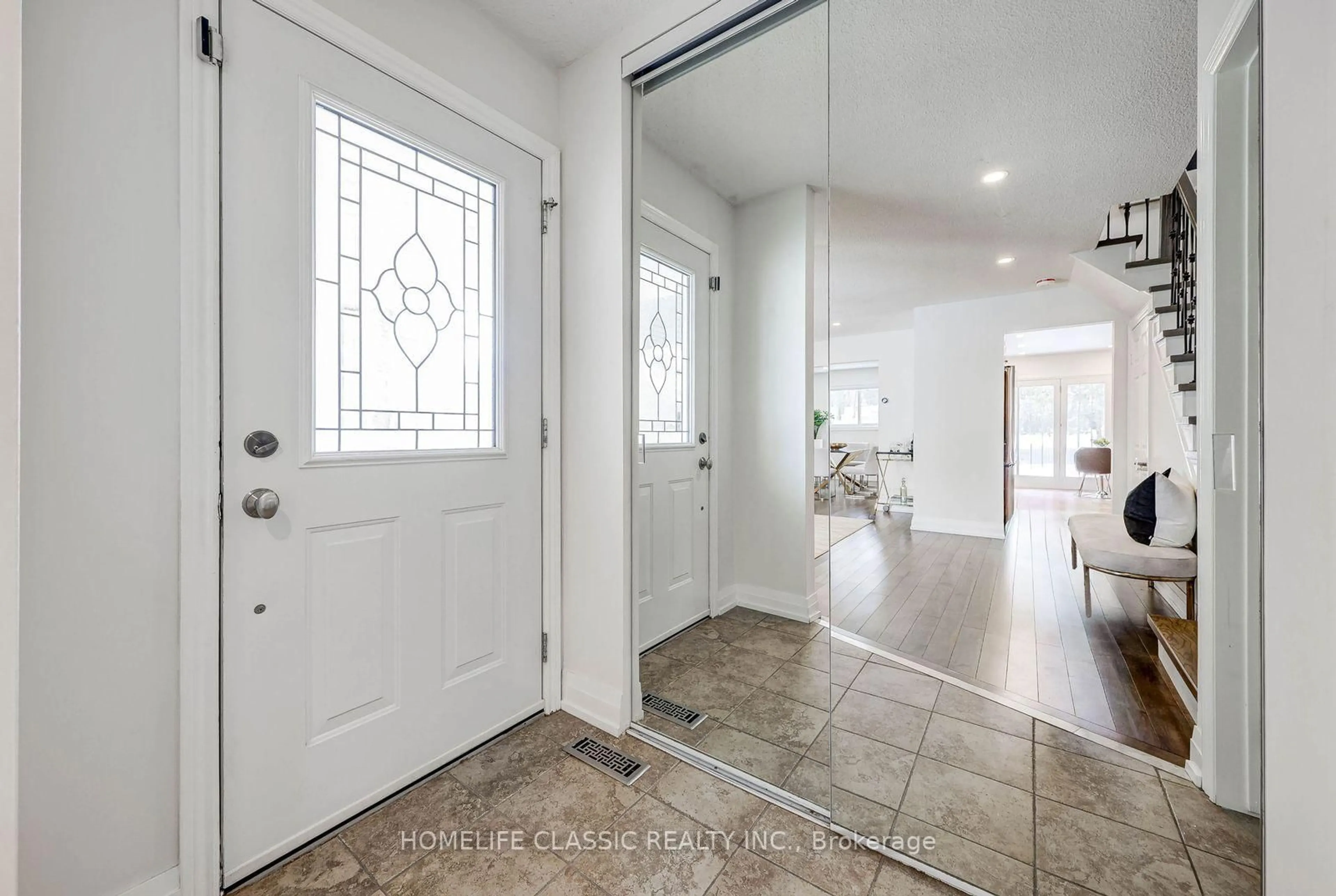 Indoor entryway for 56 Gray Cres, Richmond Hill Ontario L4C 5V5