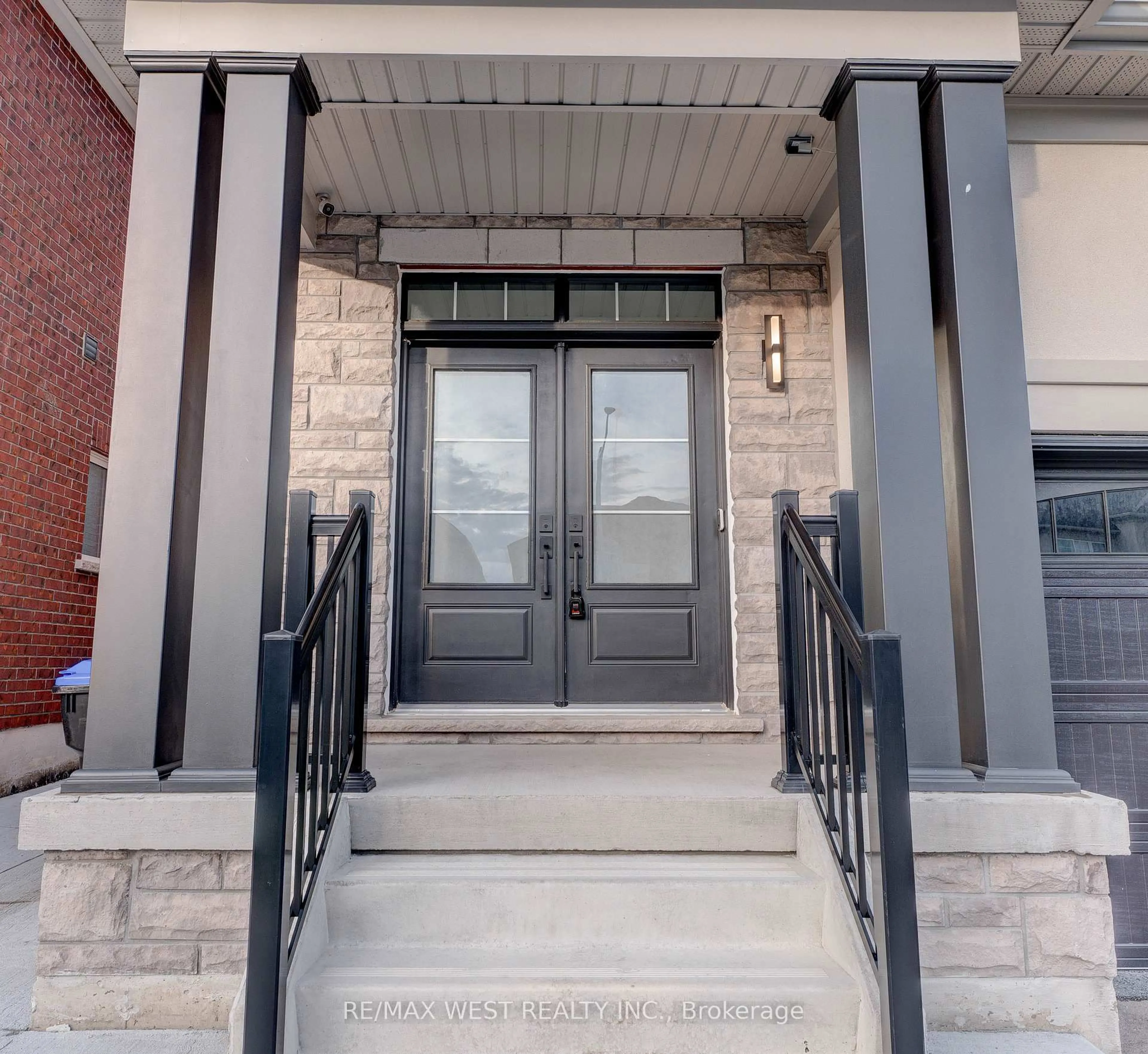 Indoor entryway for 1525 Prentice Rd, Innisfil Ontario L9S 0R3