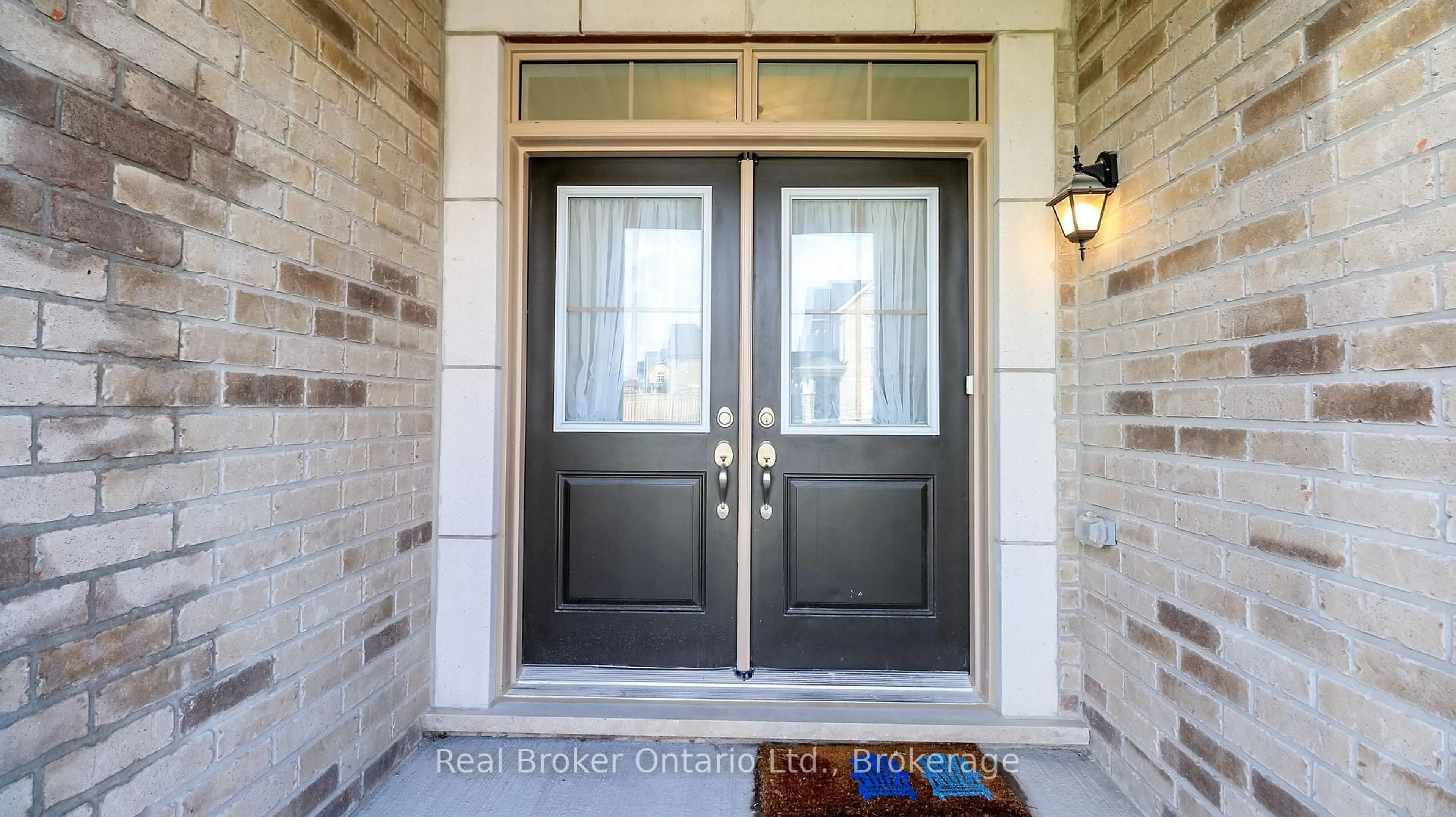Indoor entryway for 1649 Corsal Crt, Innisfil Ontario L9S 0P8