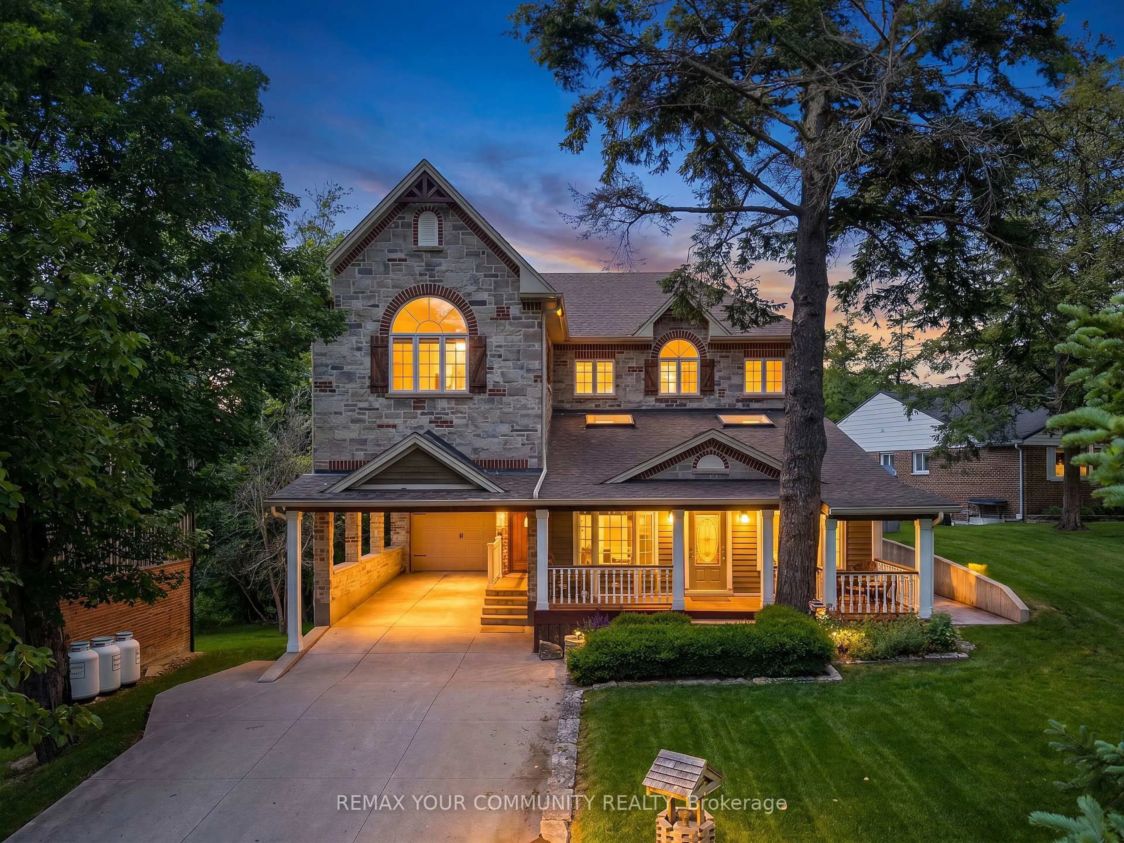 Home with brick exterior material, unknown for 124 Elmpine Tr, King Ontario L7B 1K4
