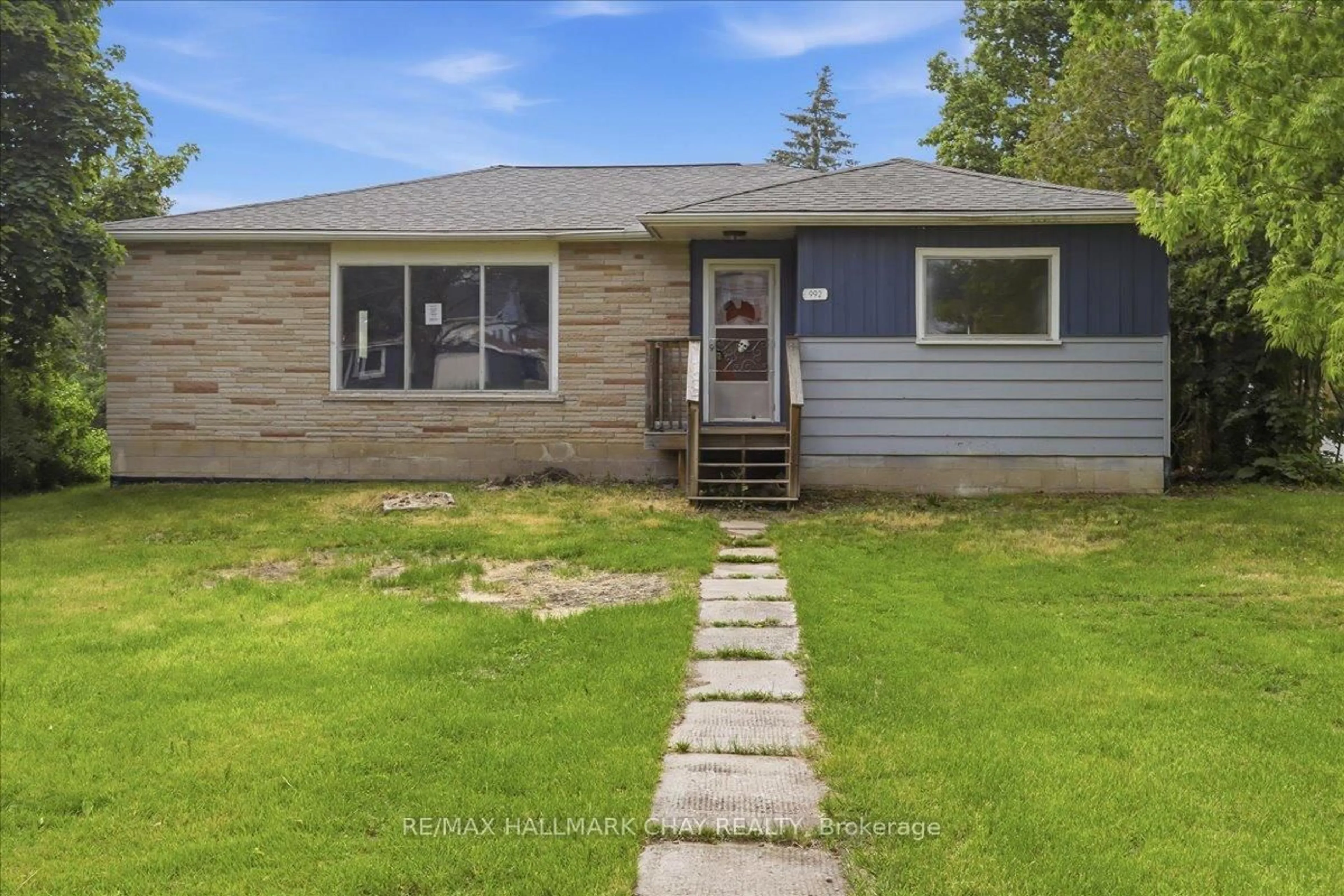 Unknown for 992 Ewart St, Innisfil Ontario L0L 1C0